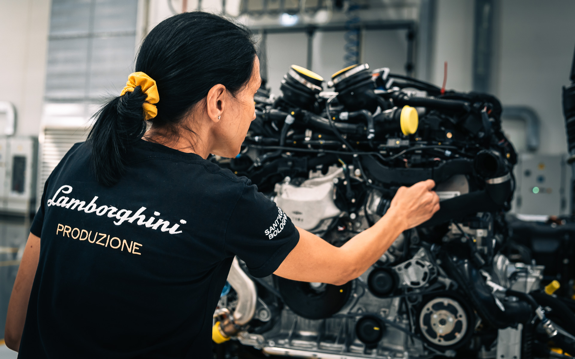 ランボルギーニの生産ライン。2022年末に発表される全地形対応型の「ウラカン」をもって純粋な内燃機関に別れを告げるという