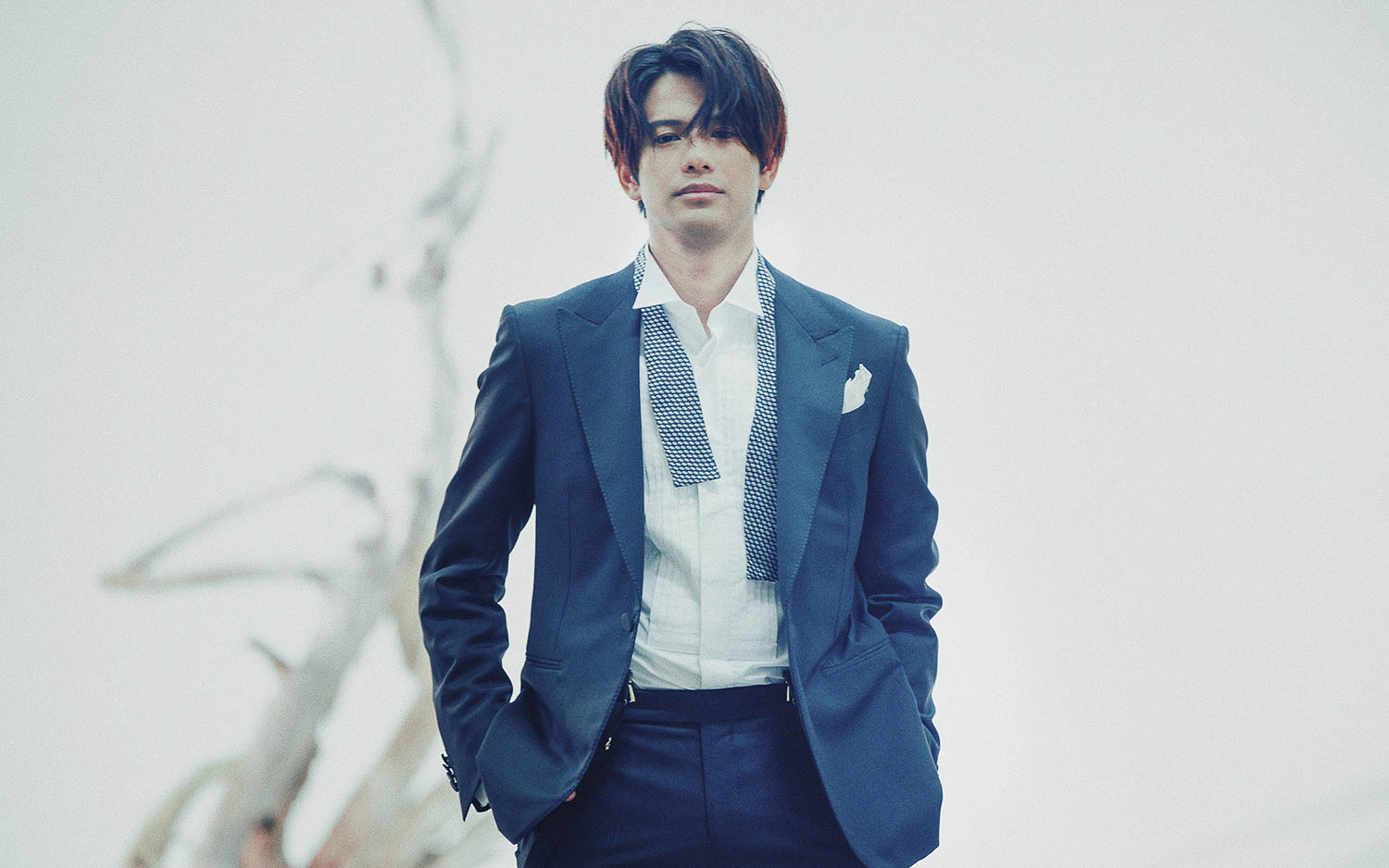 俳優・アーティストの森崎ウィン/MORISAKI WINさん。ミャンマーで生まれ育ち、小学校4年生のときに来日。その後、中学校2年生のときにスカウトされ、芸能活動を開始。俳優として2018年、スティーヴン・スピルバーグ監督の新作「レディ・プレイヤー1」で主要キャストに抜擢され、ハリウッドデビューを果たす。2020年、アジアから世界に発信するエンターテイナー“MORISAKI WIN”として7月1日に「パレード-PAREDE」でメジャーデビュー。音楽配信チャート1位を獲得するなど話題に。また、ミュージカルの世界でも単独主演を務め、2023年にはミュージカル「SPY×FAMILY」で主演のロイド役に決定している