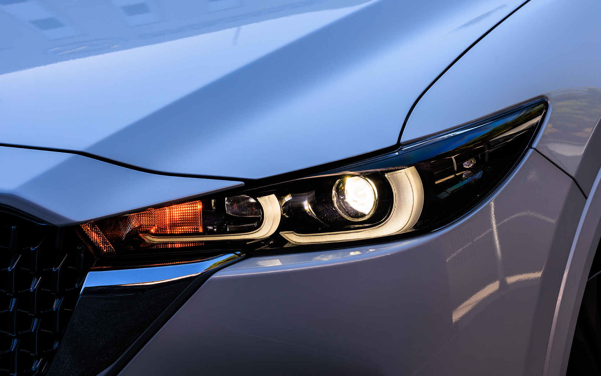 楕円をモチーフとした前後ライト