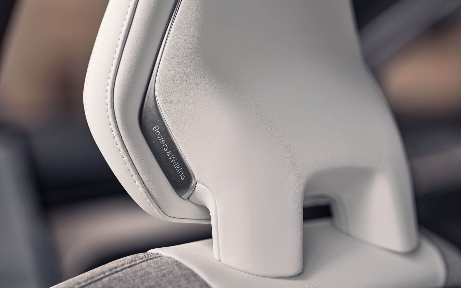 Bowers＆Wilkinsオーディオシステムを搭載