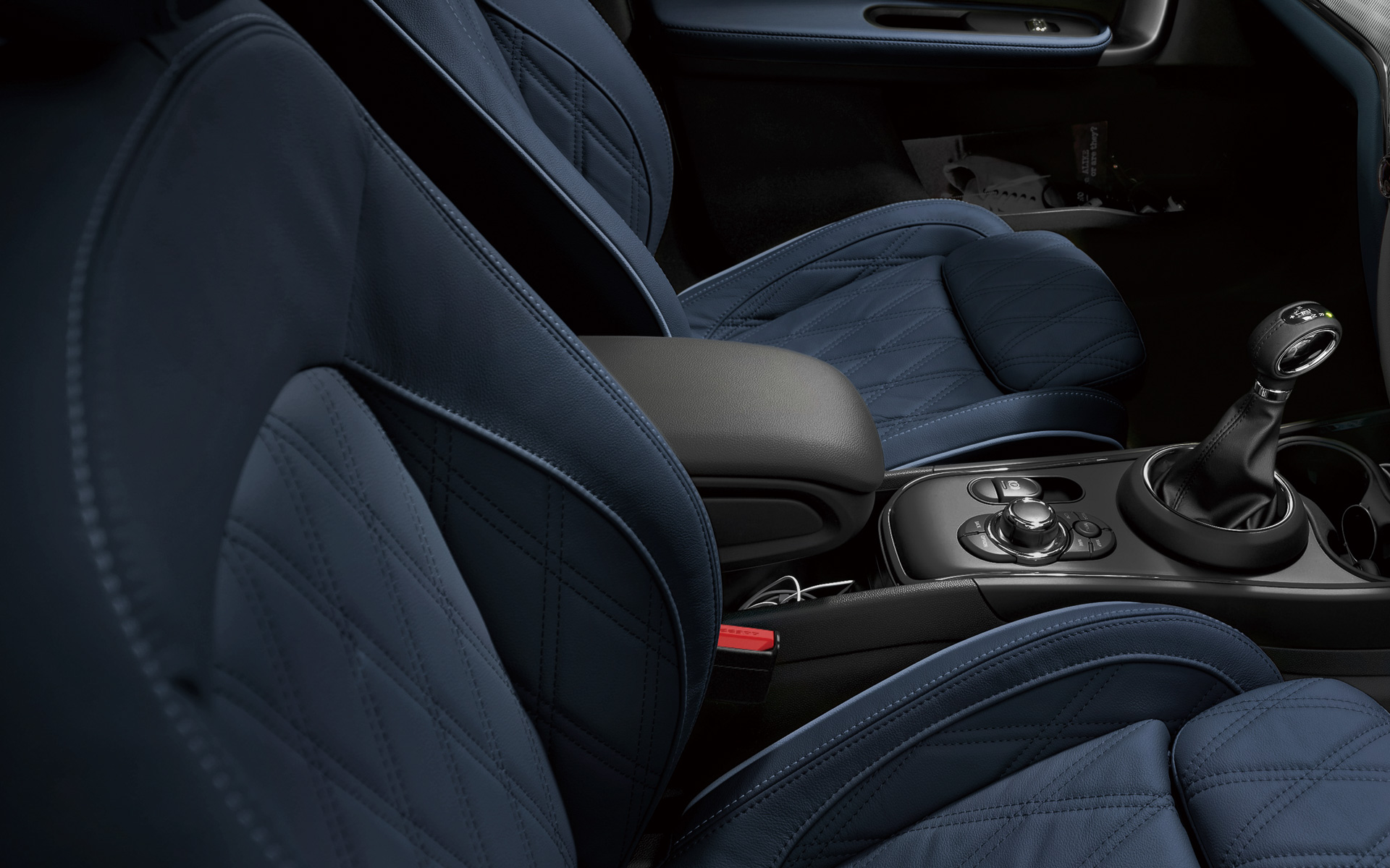 レザーチェスターインディゴブルーの内装