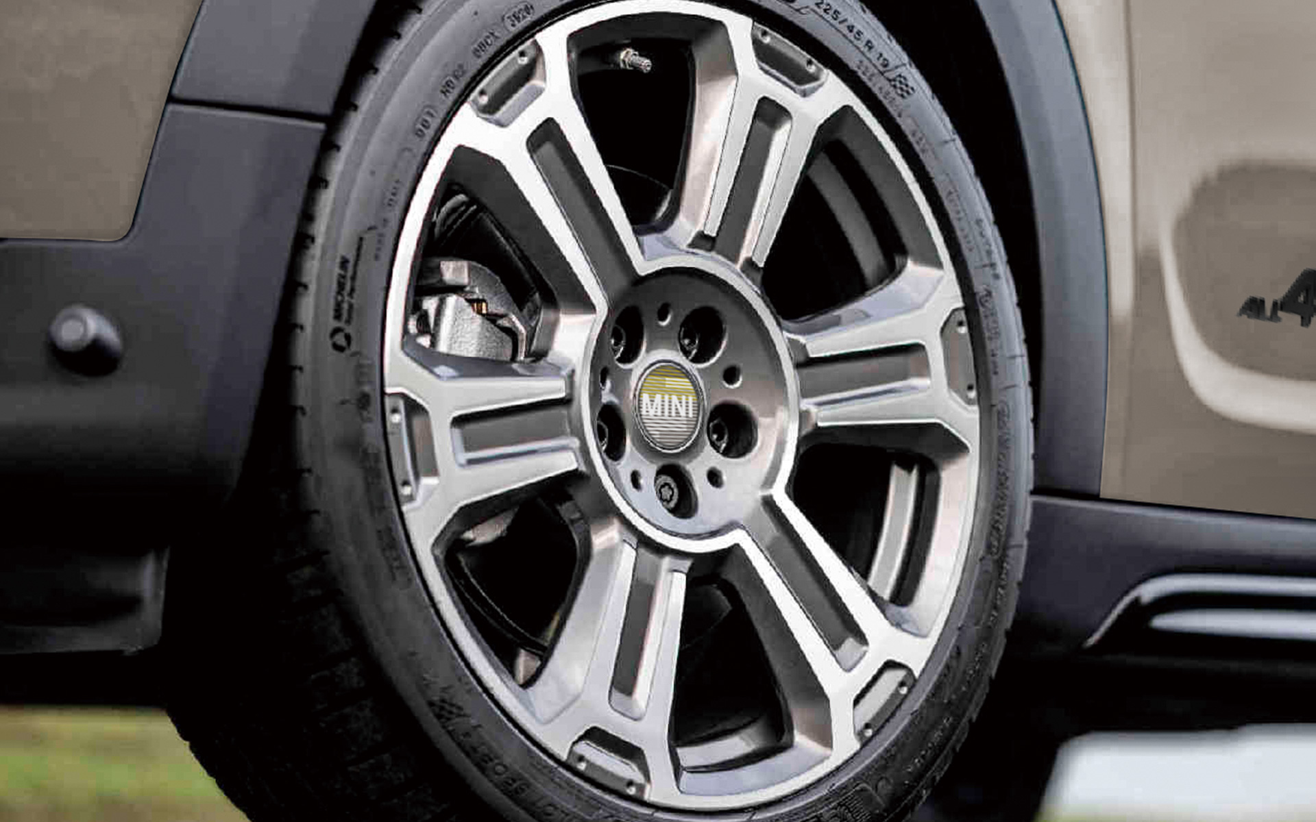 19インチアロイホイール（ターンスタイルスポーク2トーン）