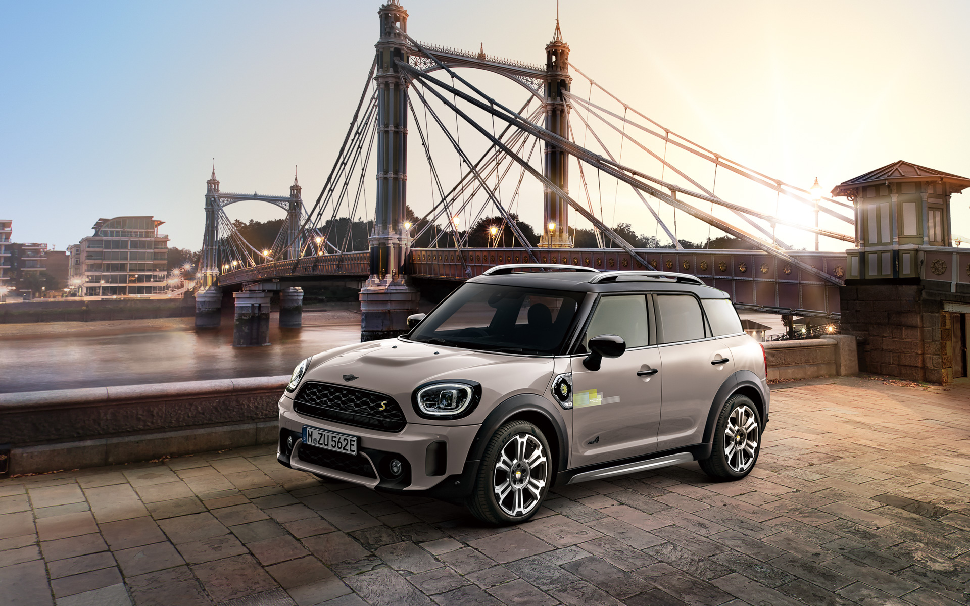 クロスオーバー アルバート ブリッジ エディションPHEV