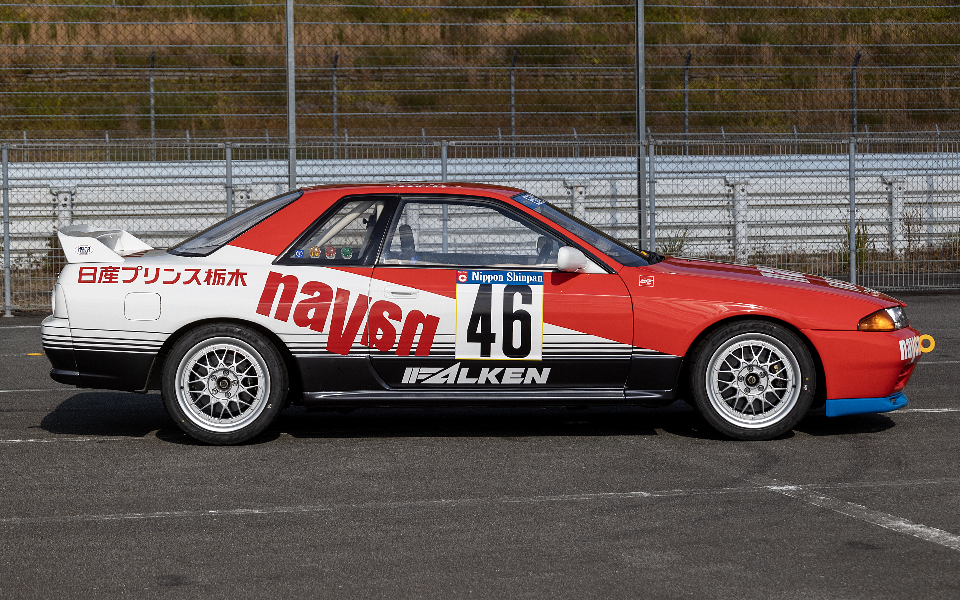 この車両は日産の評価ドライバー（テストドライバー）の評価能力向上を目的に、当時のN1耐久レースへ参戦するために製作されたもの