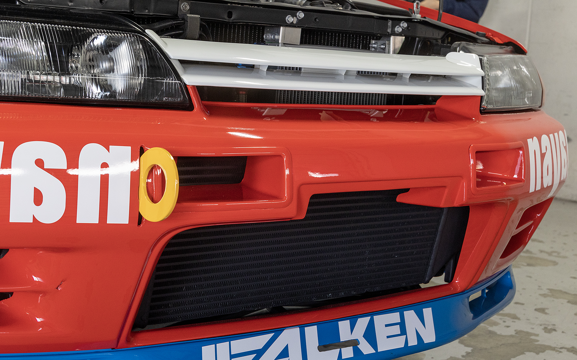 NISMOダクト付きバンパー。インタークーラーはノーマルだが、エアコンコンデンサーがないので風の抜けは市販車よりもいい