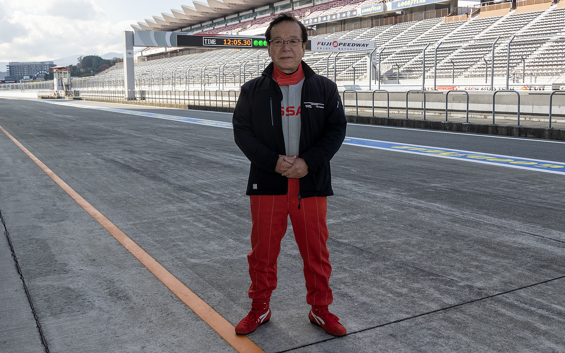 こちらは当時のドライバーを務めた神山幸雄氏。R32スカイライン（GTS-t、GT-R）の評価ドライバーである。現在もロードカー実験評価グループに所属していて、最新ではノートオーラ NISMOの開発に携わっている