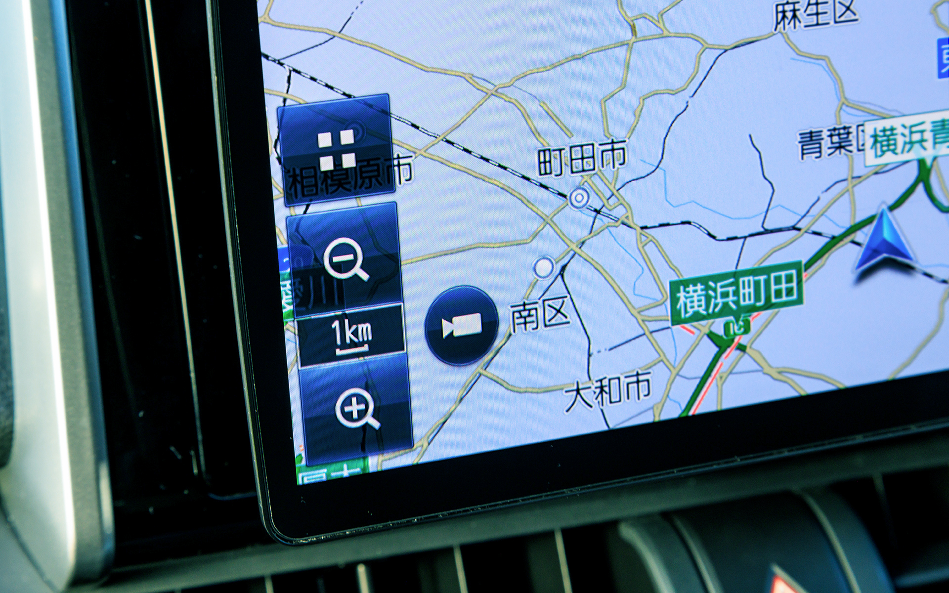 画面左の「田」印のボタンがランチャーになり、ここをタッチ