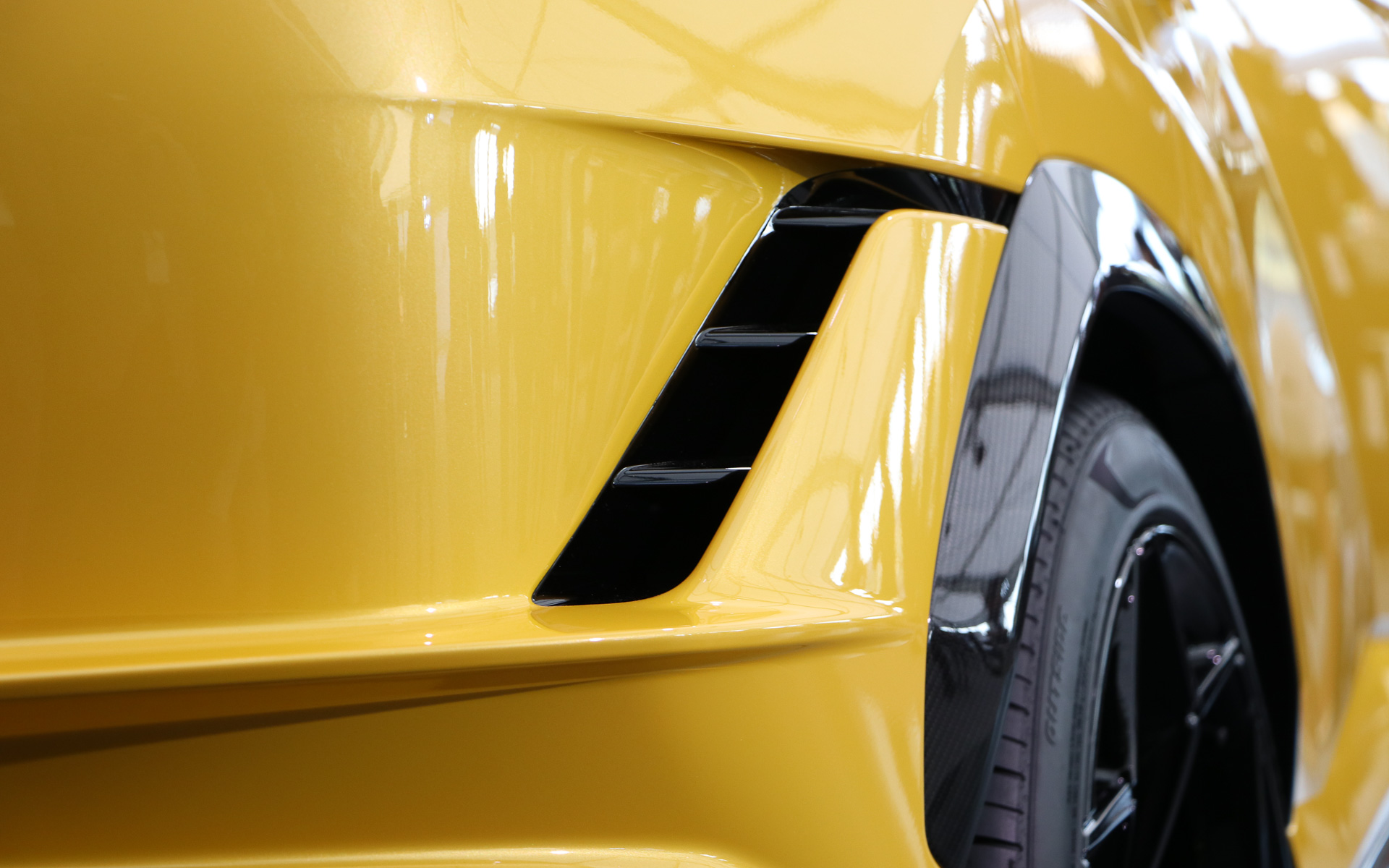 リアタイヤの後ろにも空気抜けのアウトレットが設けてある