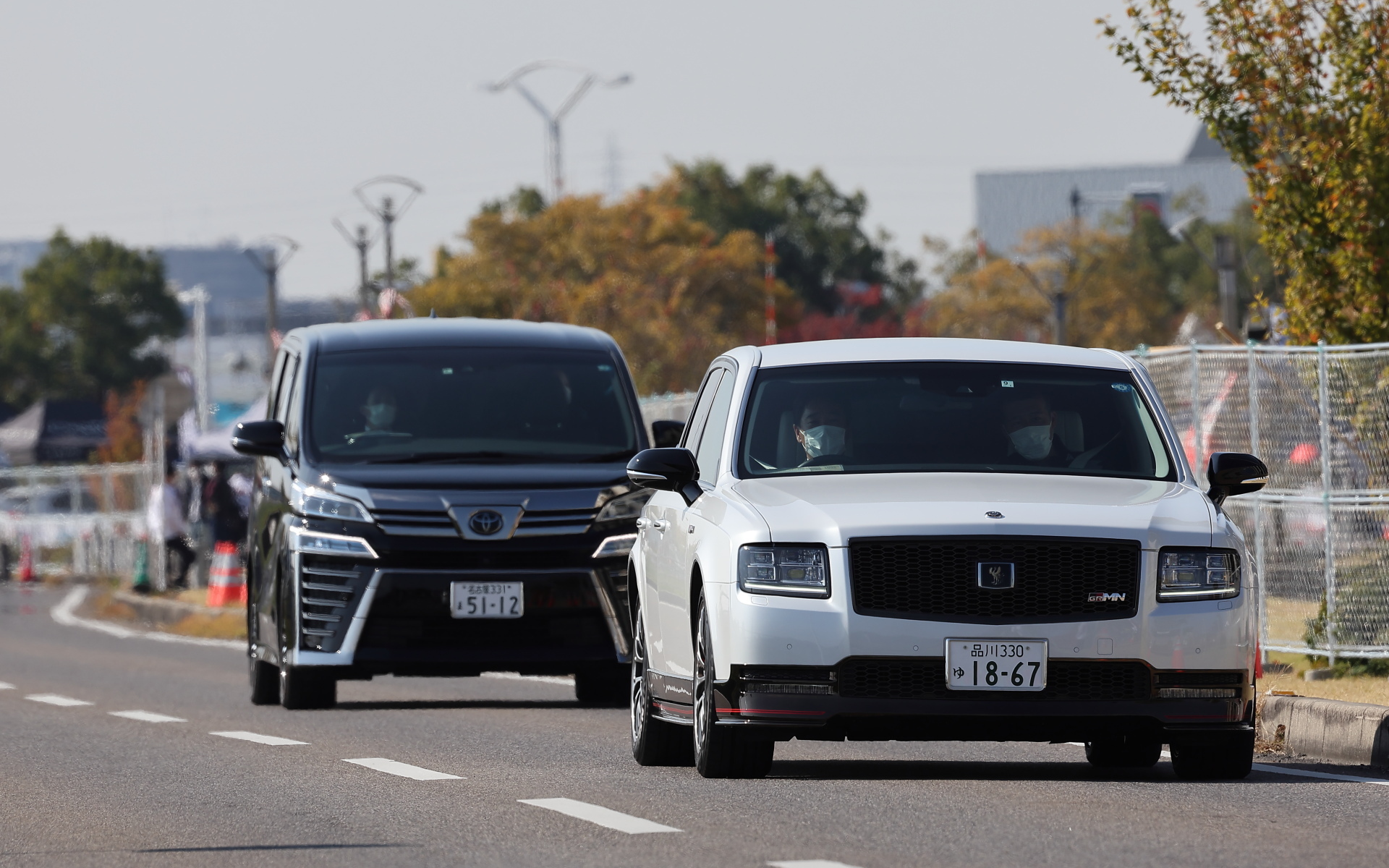 豊田スタジアムへと向かう白いセンチュリー