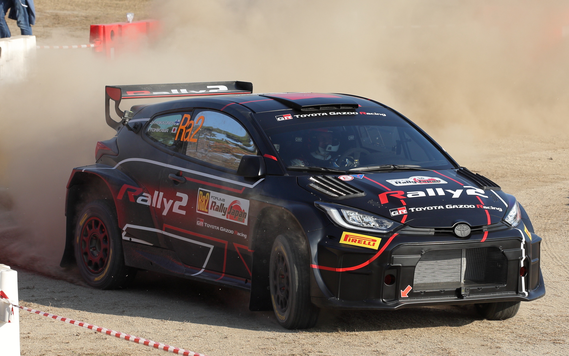 世界初公開のWRC2用新型車両でデモラン