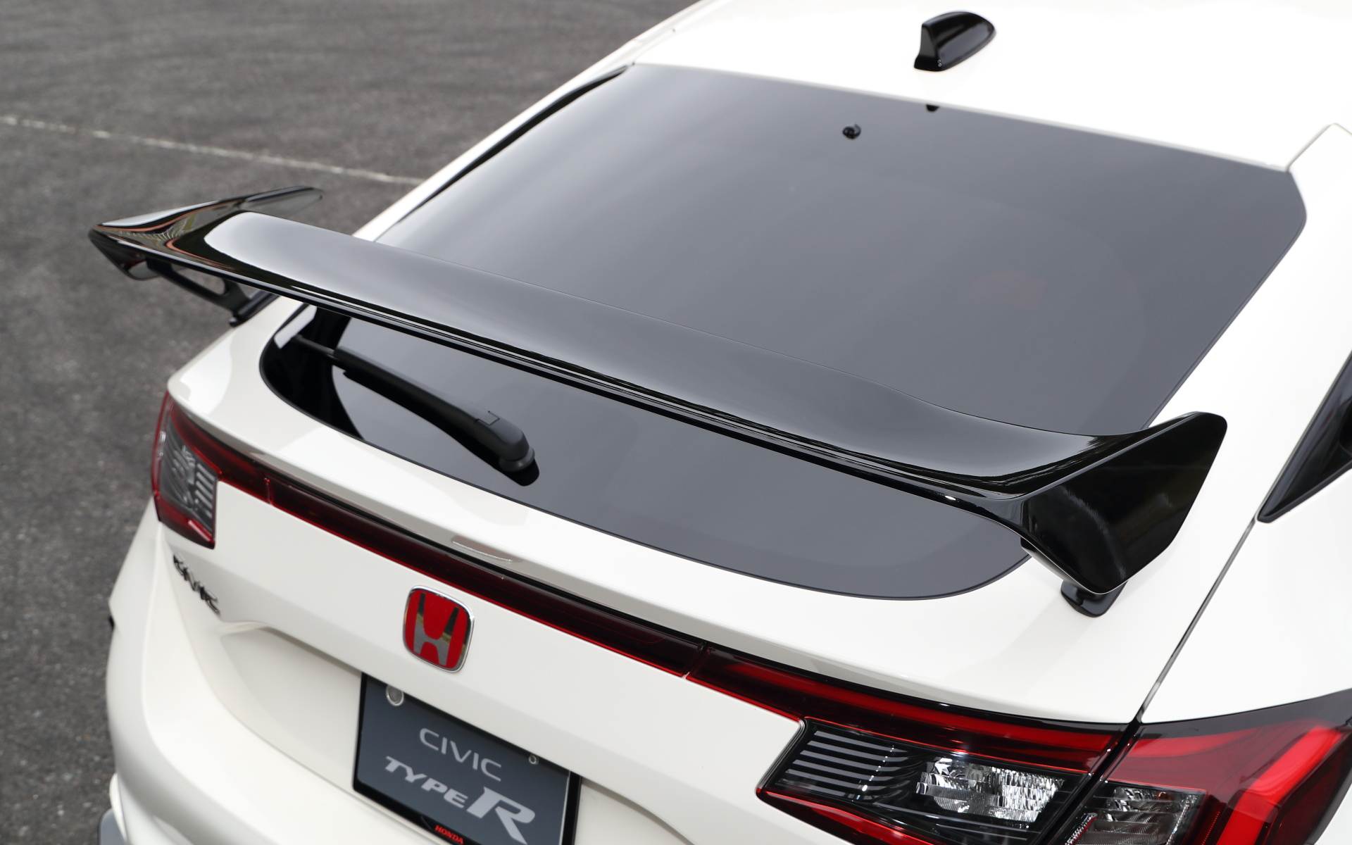 純正ウイングはつやのあるブラック単色