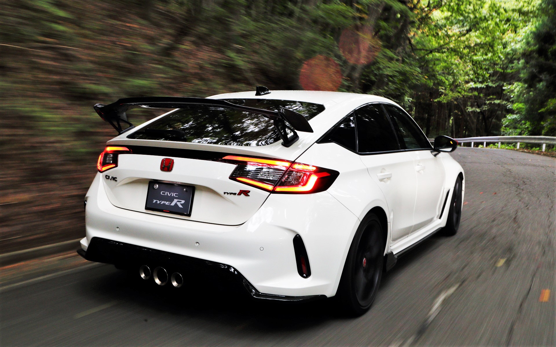 群馬サイクルスポーツセンターでホンダアクセスの新型シビックTYPE R用「テールゲートスポイラー」の効果を体感してみた