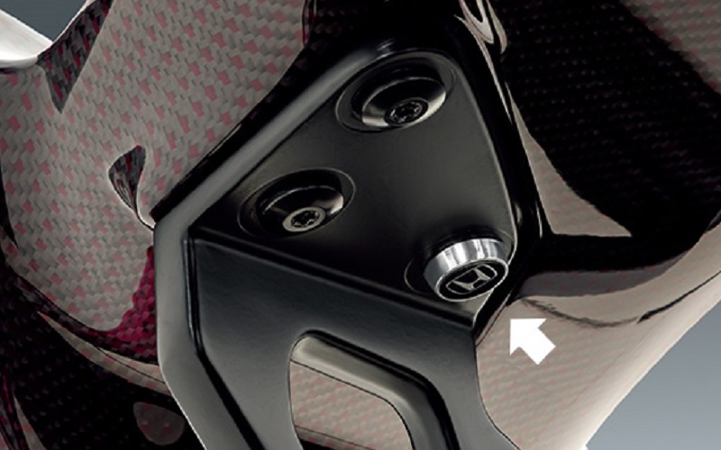 盗難防止用のロックボルトもオプションで用意している（5390円）