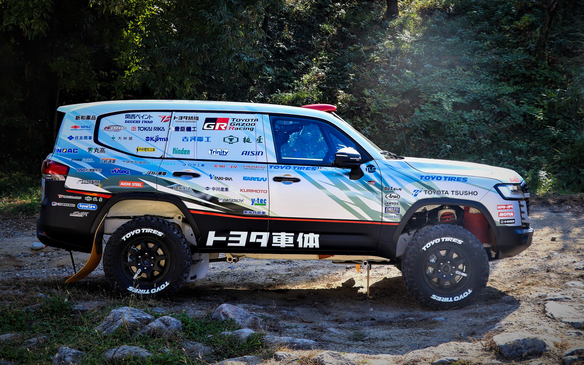 TLC参戦車両：ランドクルーザー「LC300（ダカールラリー2023仕様）」