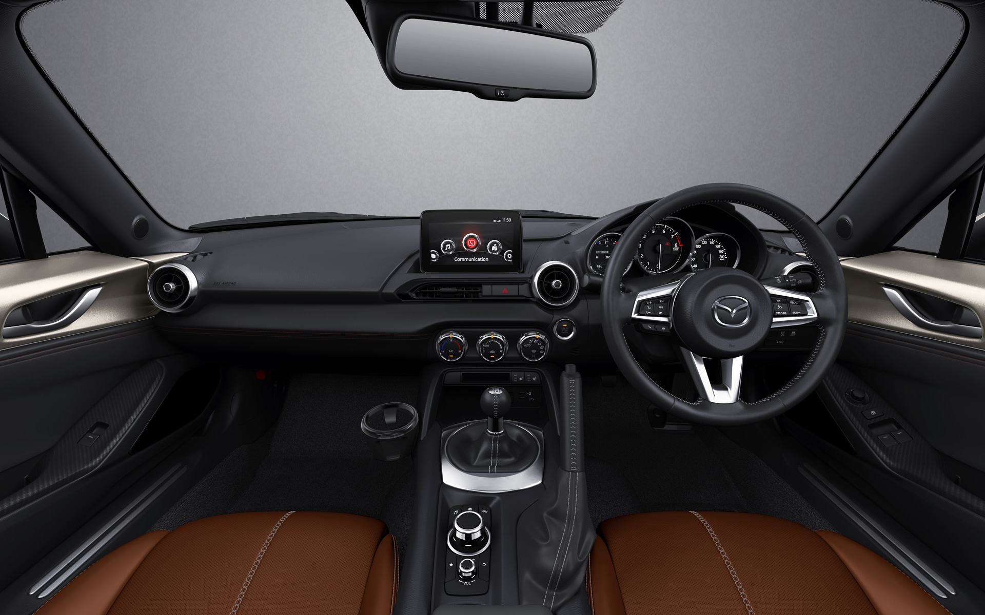 ドアトリムとインパネデコレーションパネルにはテラコッタのステッチが施される