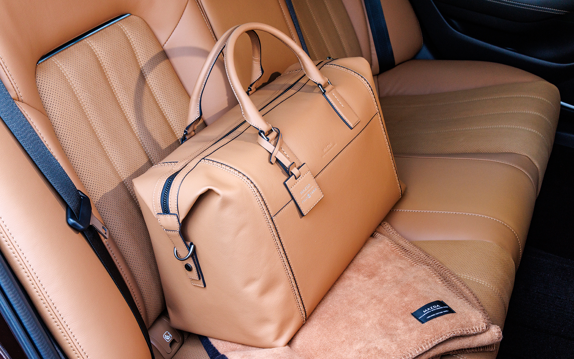 マツダが「CX-60」の世界観を表現した新コレクション「MAZDA JOURNEY」を発表した