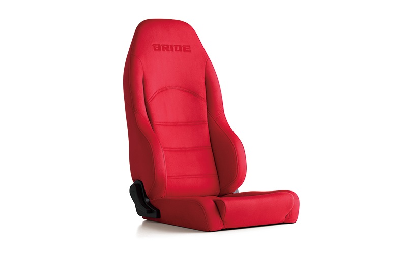 イメージとして装着しているシートはスリムなデザインと柔らかな乗り心地を持ったセミバケットシート「DIGO III LIGHT」で、シートヒーター付きも設定あり。赤色は特注品となる