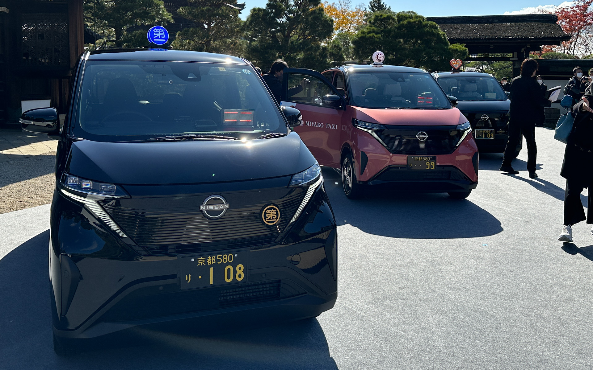 手前の車両が京都第一交通仕様