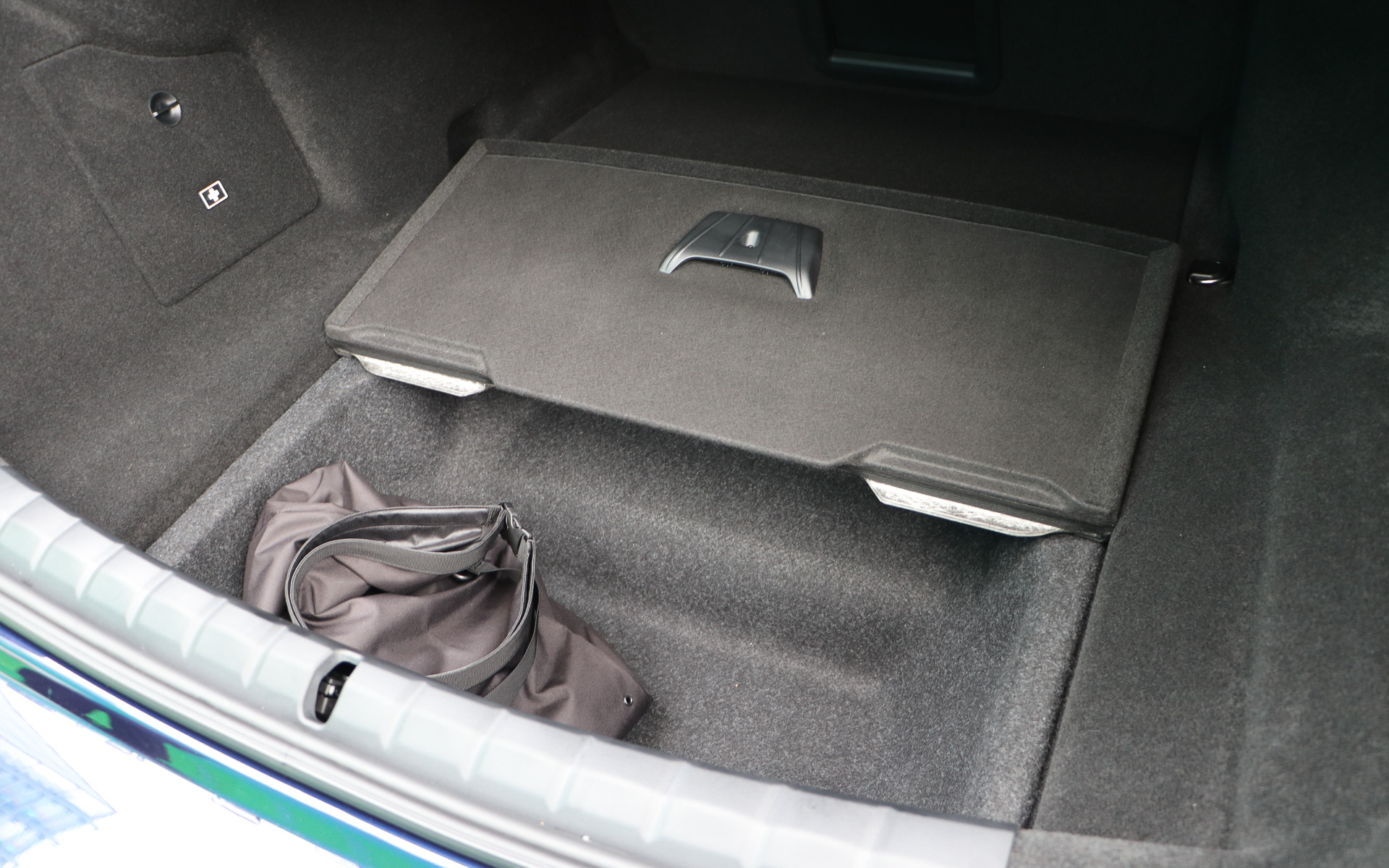 トランクは2段構造