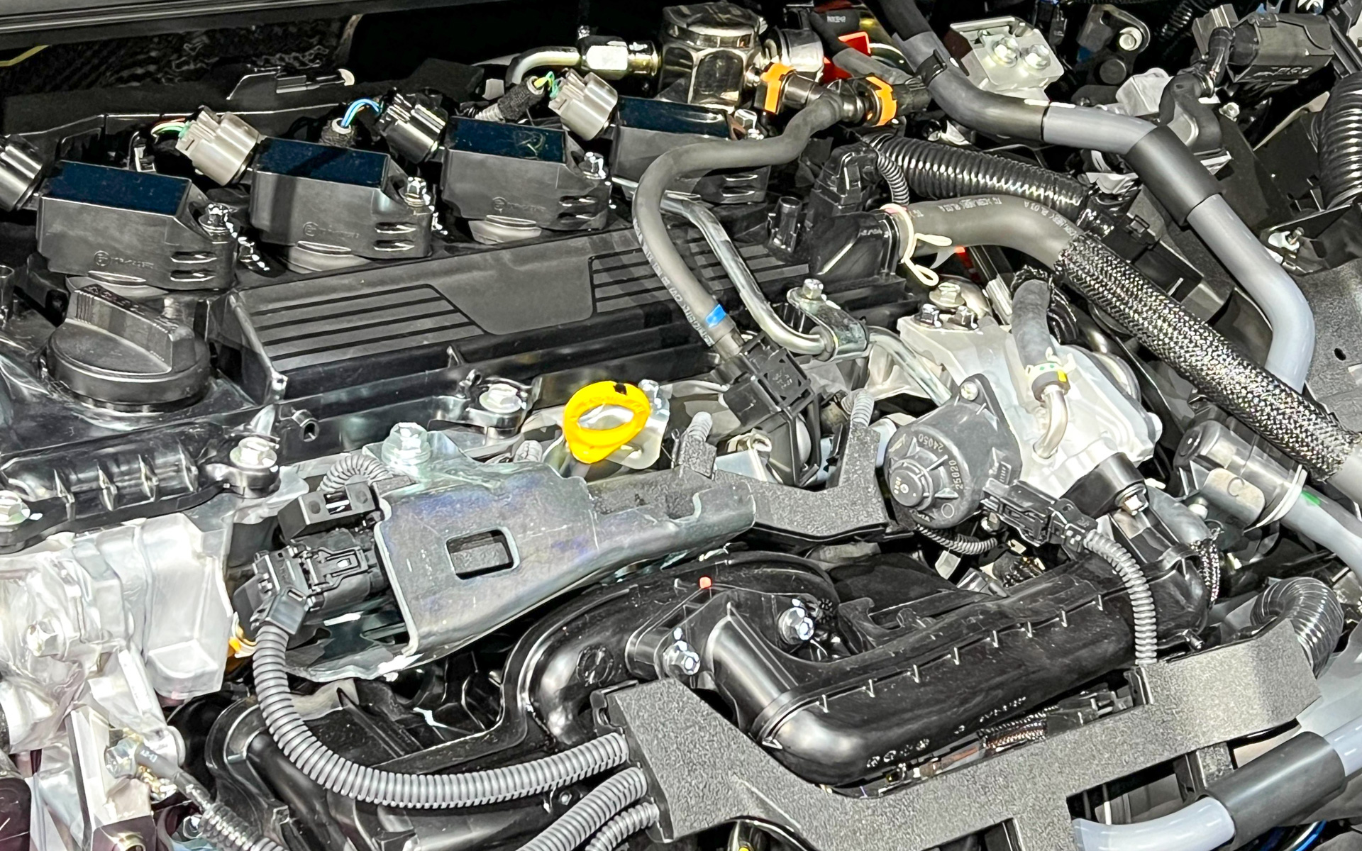 ワールドプレミアイベント会場に展示された新型プリウス