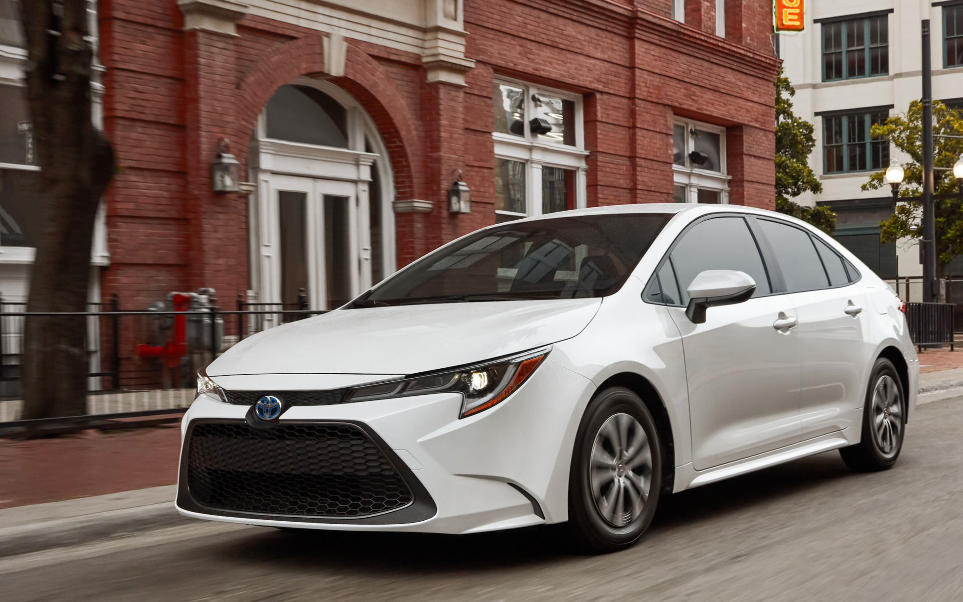 米国仕様のカローラハイブリッド