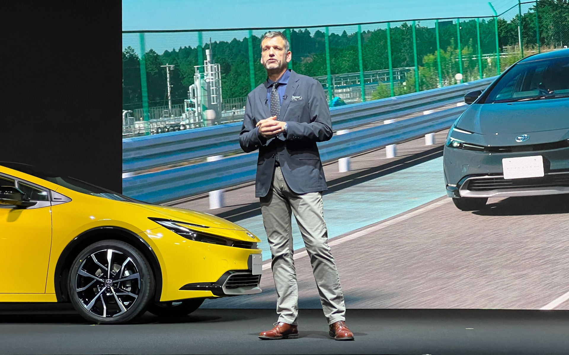 新型「プリウス」を世界初公開するワールドプレミアイベントに登壇した、トヨタ自動車 クルマ開発センター デザイン領域 統括部長 サイモン・ハンフリーズ氏