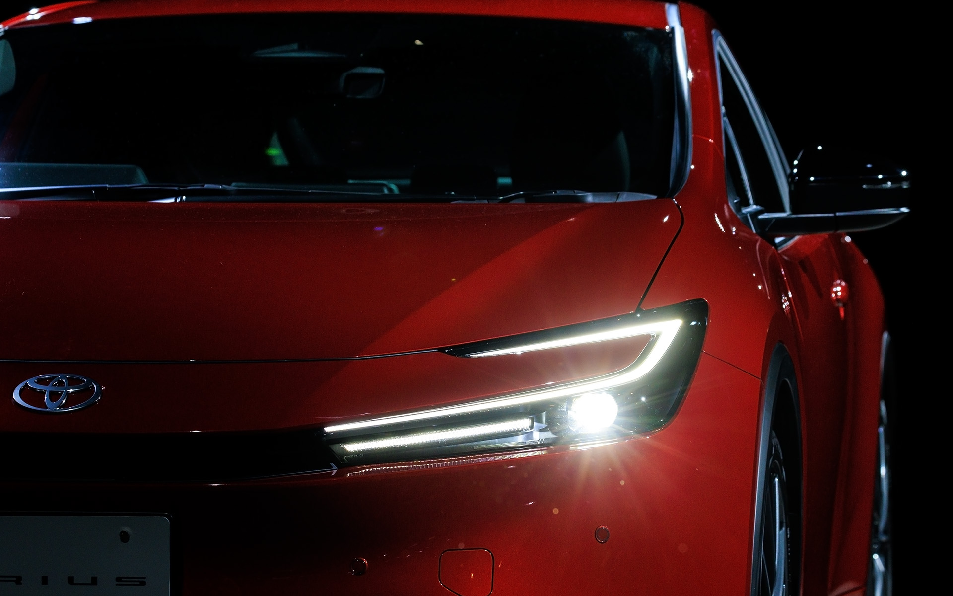 印象的なヘッドライトを装備