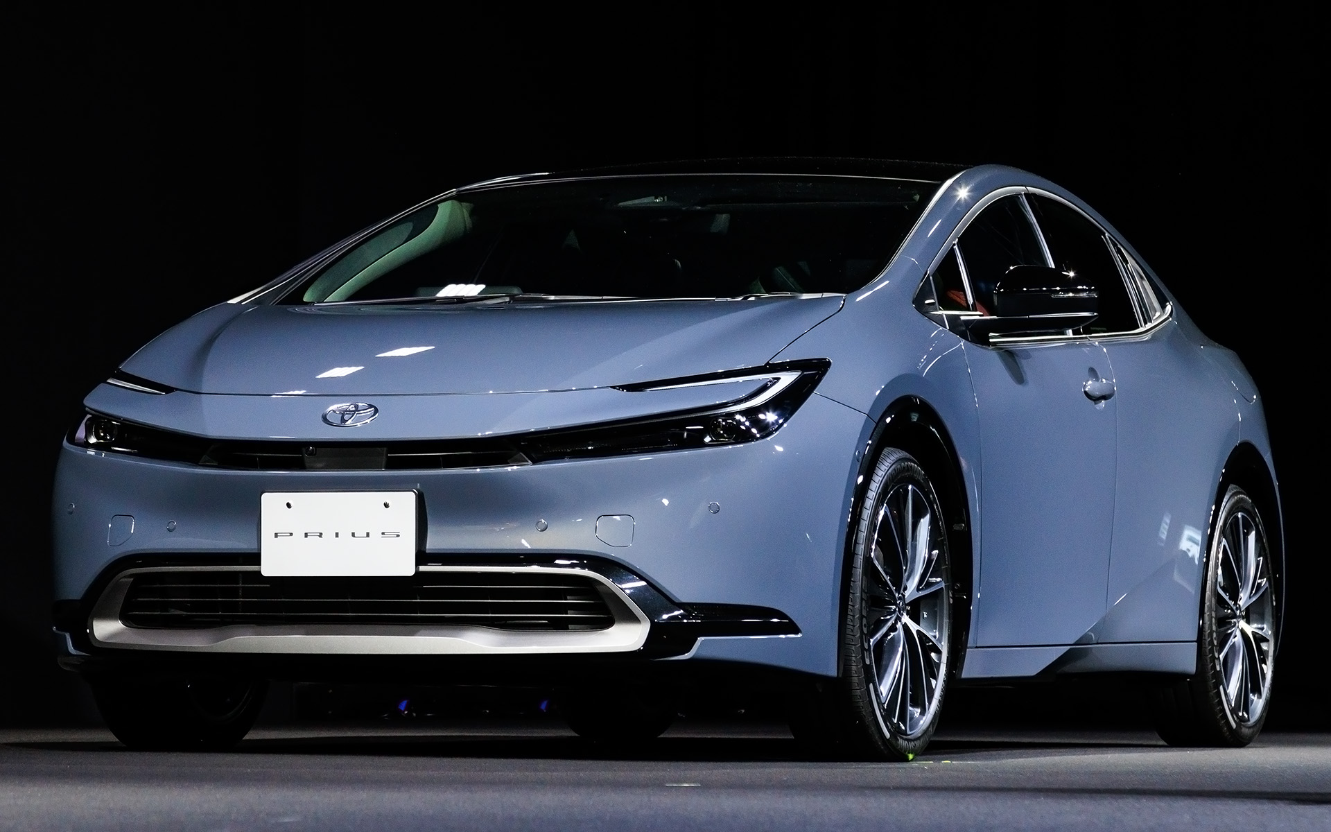 上級グレードと思われるモデル。バンパー下部やフェンダーアーチなどの樹脂部分がグロスブラックとなっている