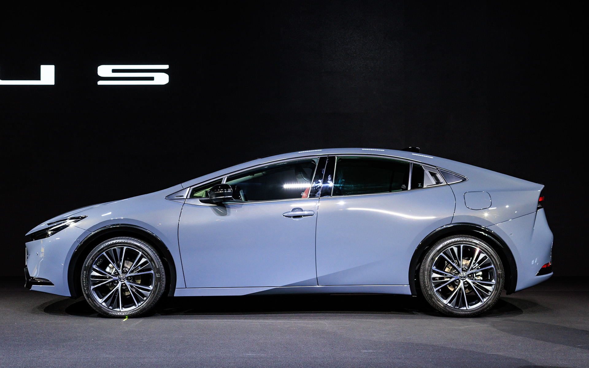 上級グレードと思われるモデル。バンパー下部やフェンダーアーチなどの樹脂部分がグロスブラックとなっている