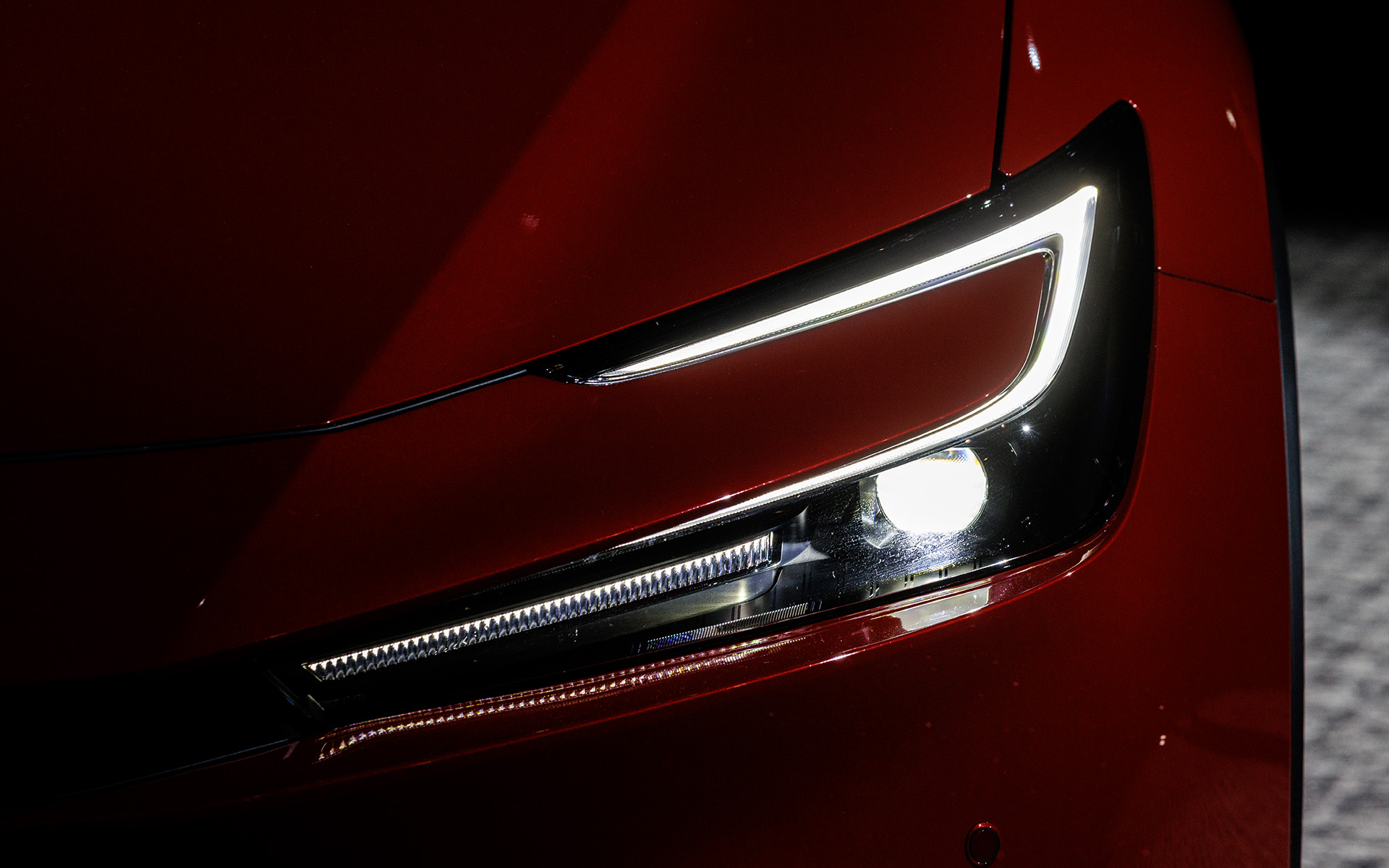 前から見たヘッドライト