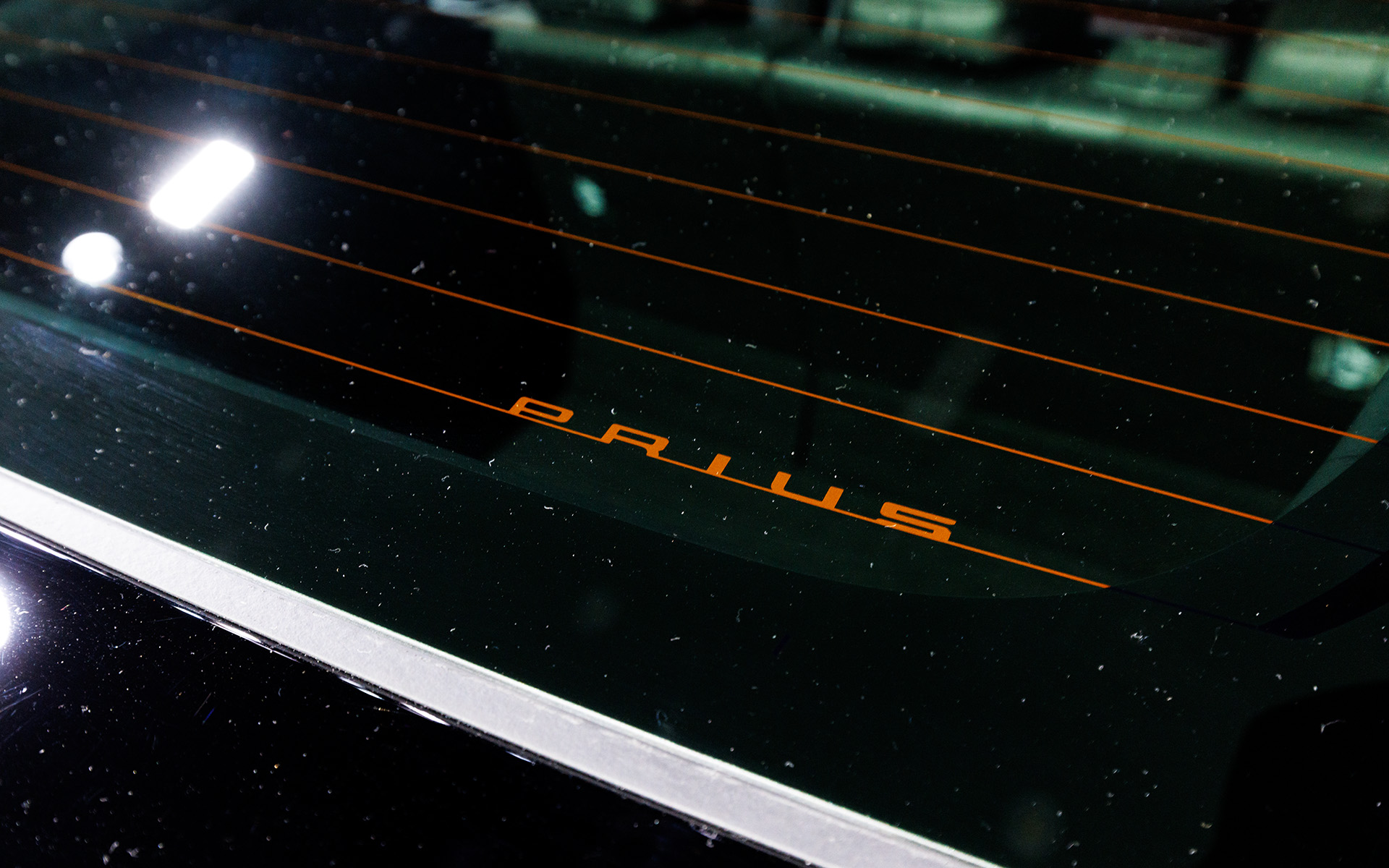 バックドアのガラスにもプリウスの文字