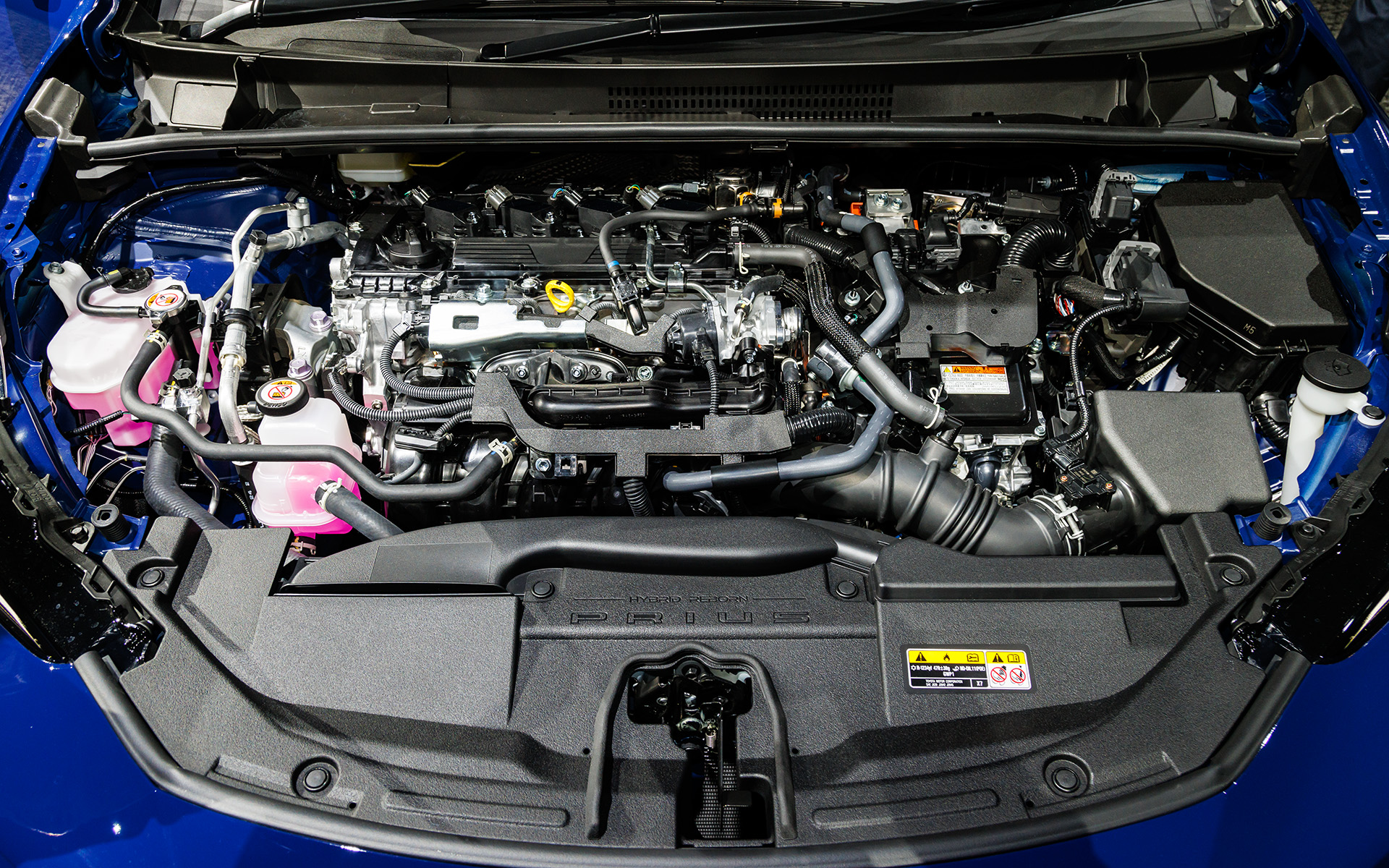 2.0リッターエンジン搭載のハイブリッドモデル