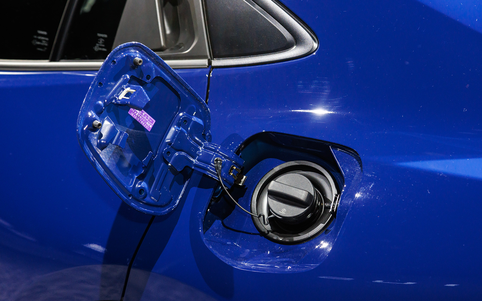 燃料は無鉛レギュラーガソリン仕様