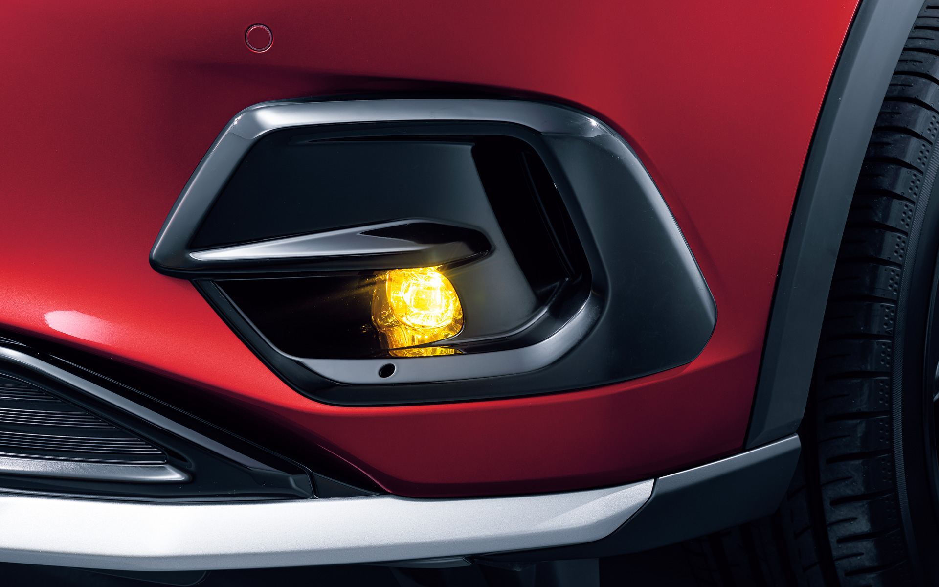 LEDフォグライト・クリア（6万500円）・イエロー（6万2700円）/おもてなしフォグライトシステム（1万1000円）