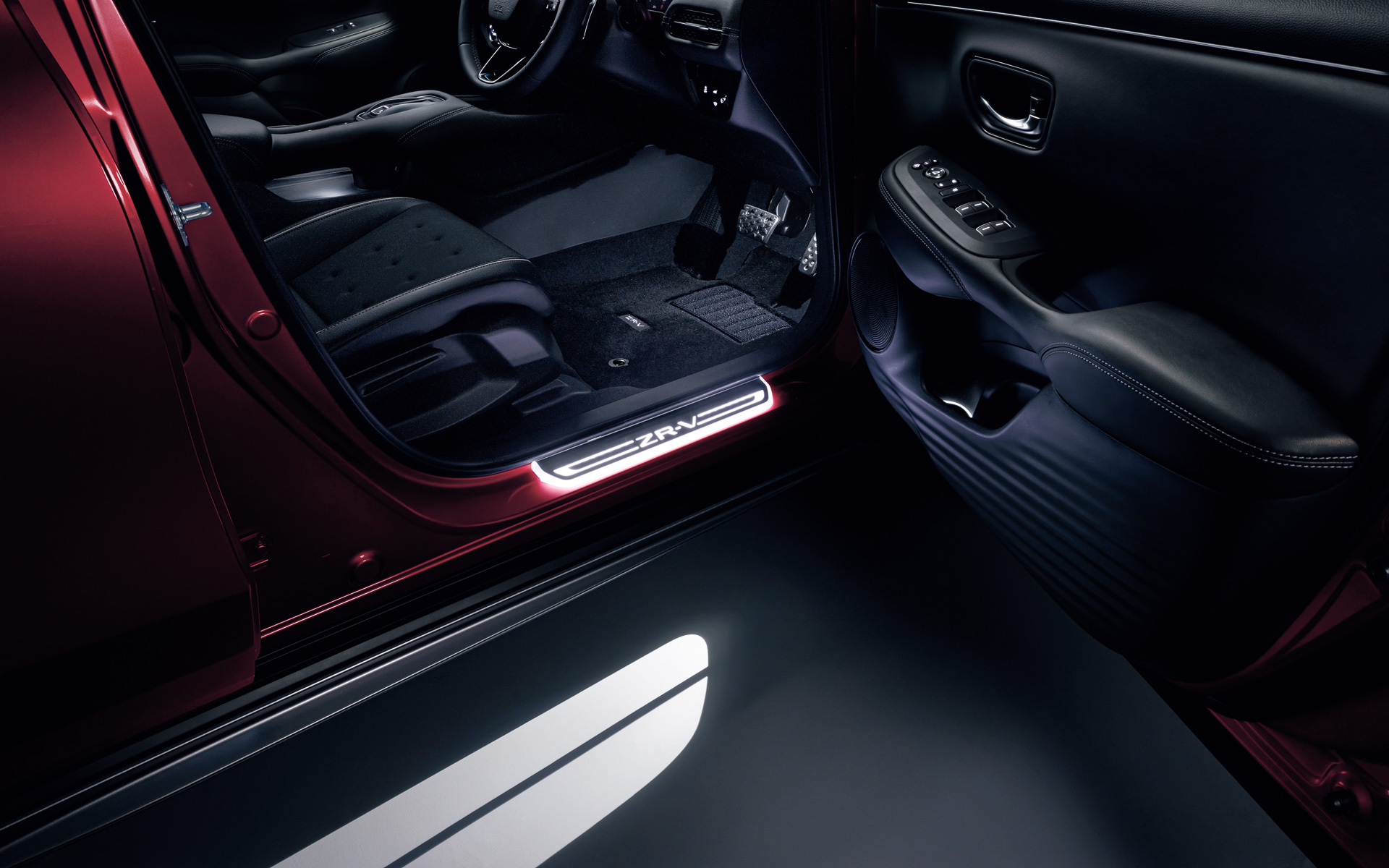 パドルライトとサイドステップガーニッシュによる光の演出