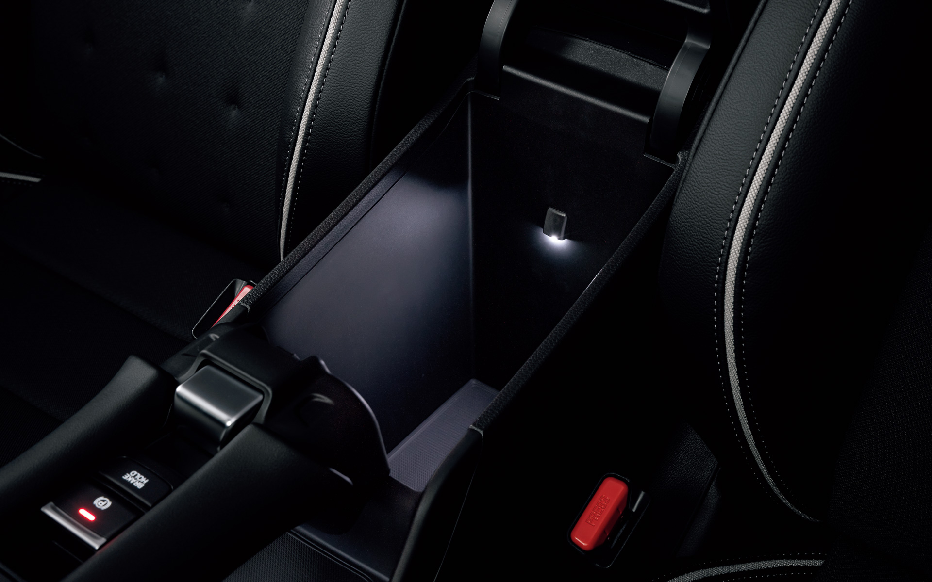 センターコンソールボックス＆ドリンクホルダーイルミネーション/ドア開閉・スモールランプ連動（2万4200円）