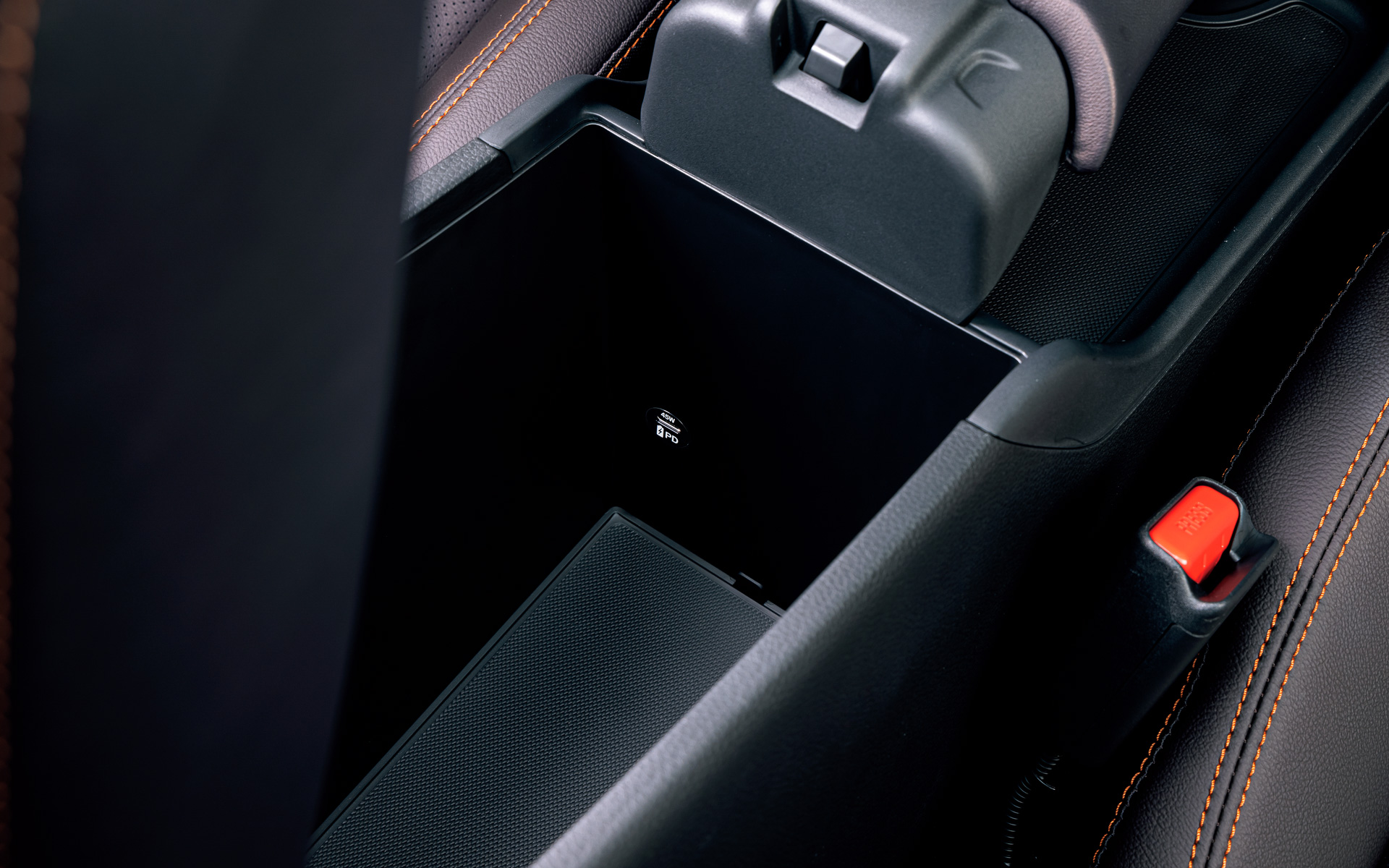 USB PDチャージャー/タイプC（1万2100円/個）