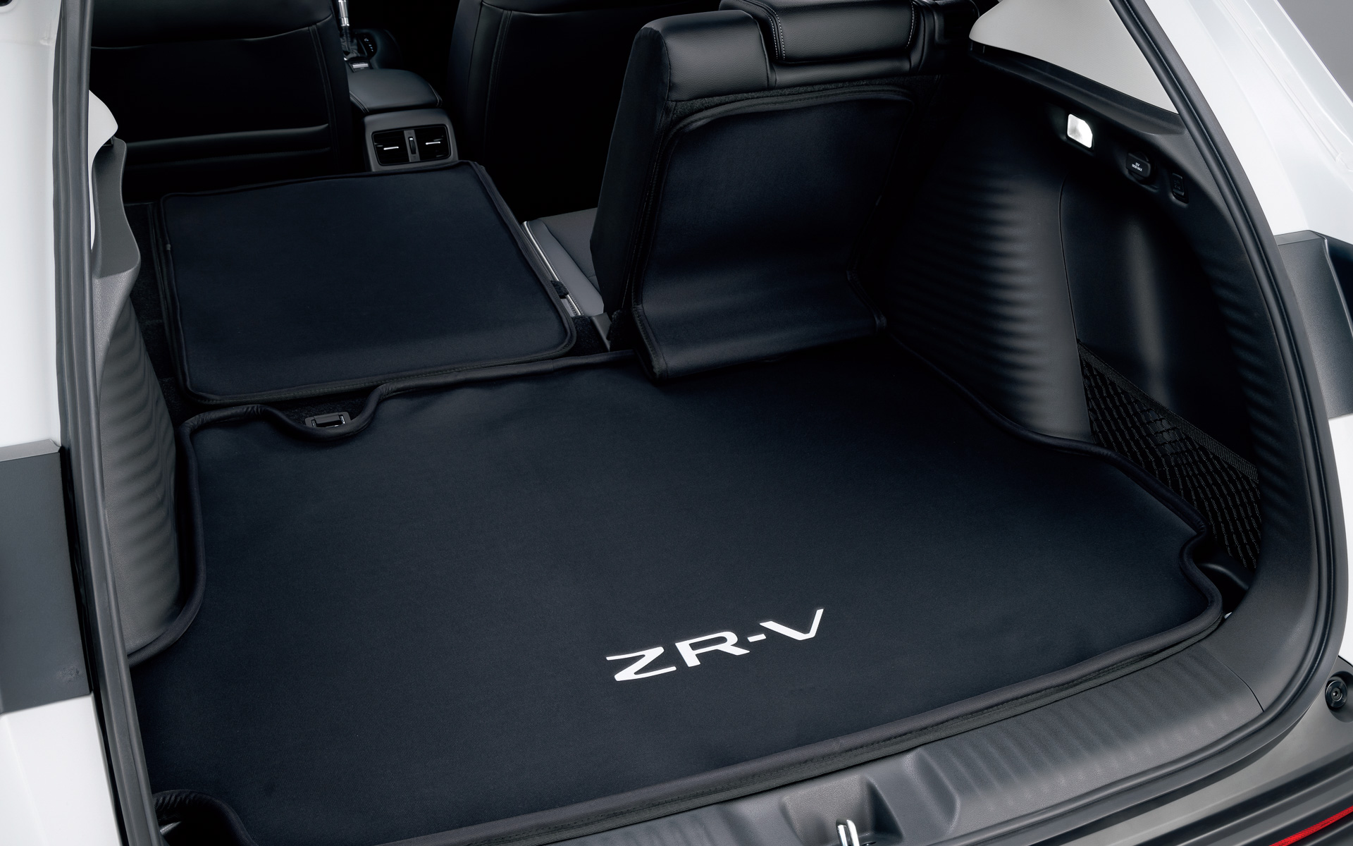 ラゲッジソフトトレー/リアシートバックソフトトレー付き（1万9800円）