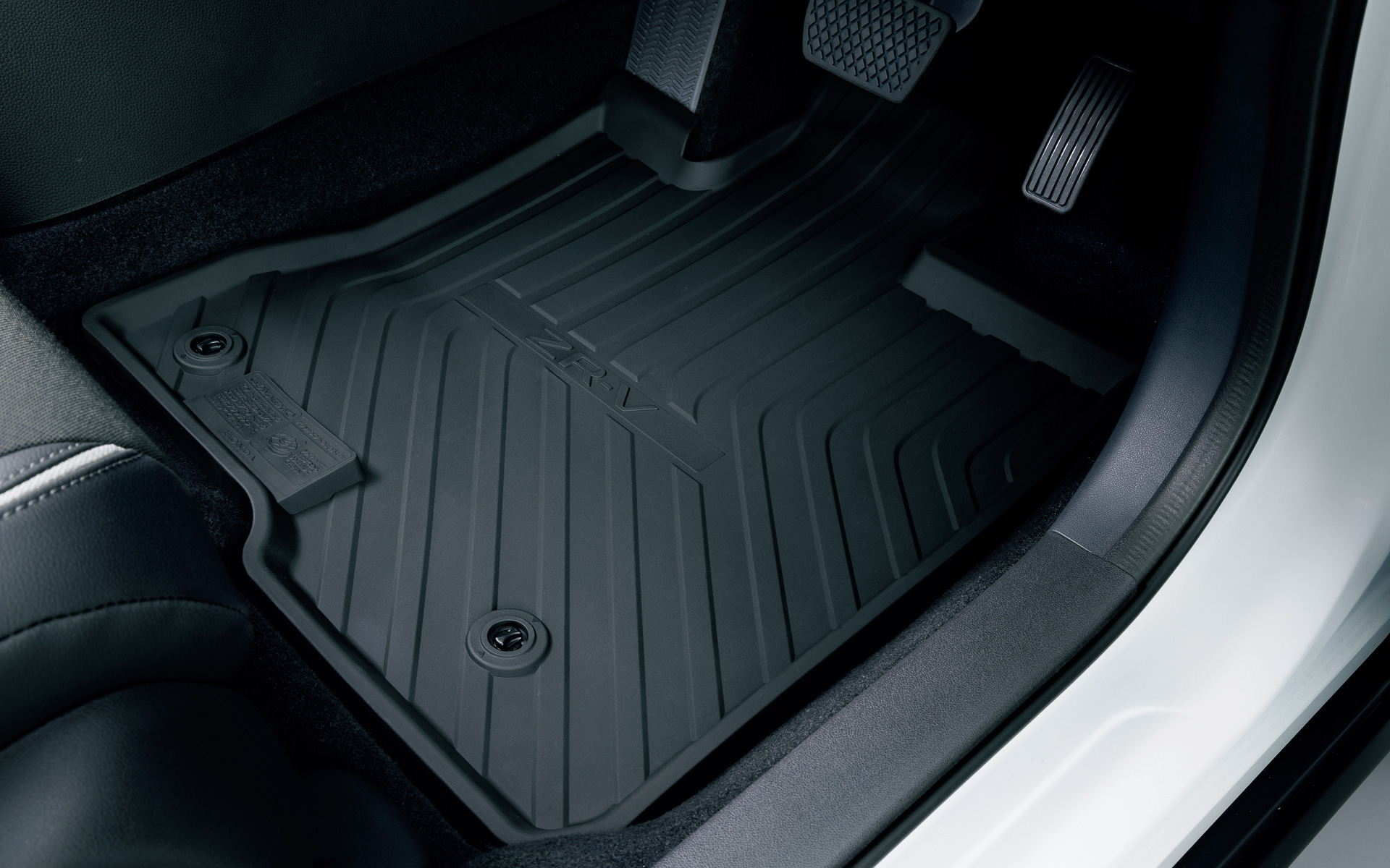 オールシーズンマット/フロント用・リア用（各9900円）