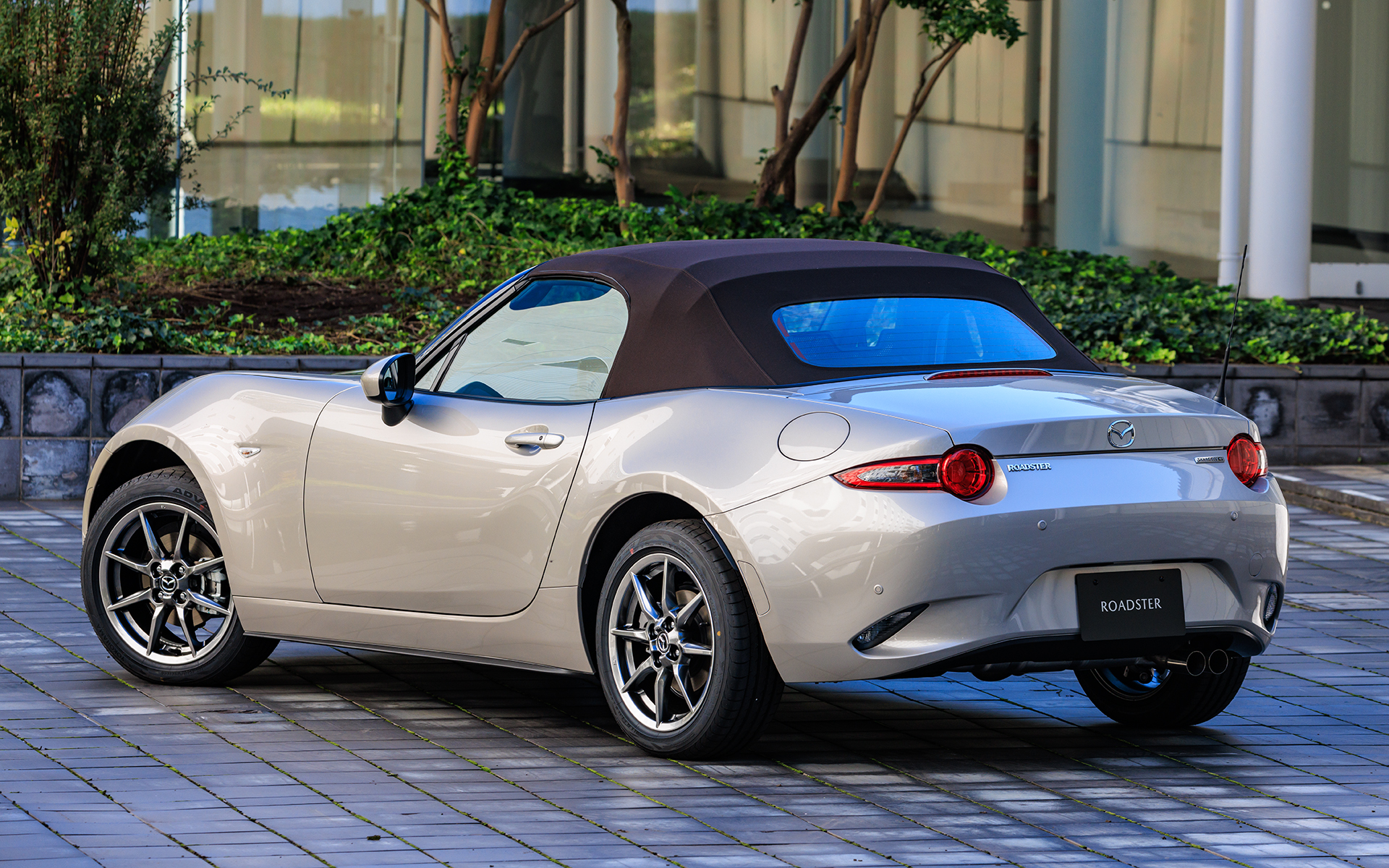 「ロードスター」の特別仕様車「ブラウン・トップ」