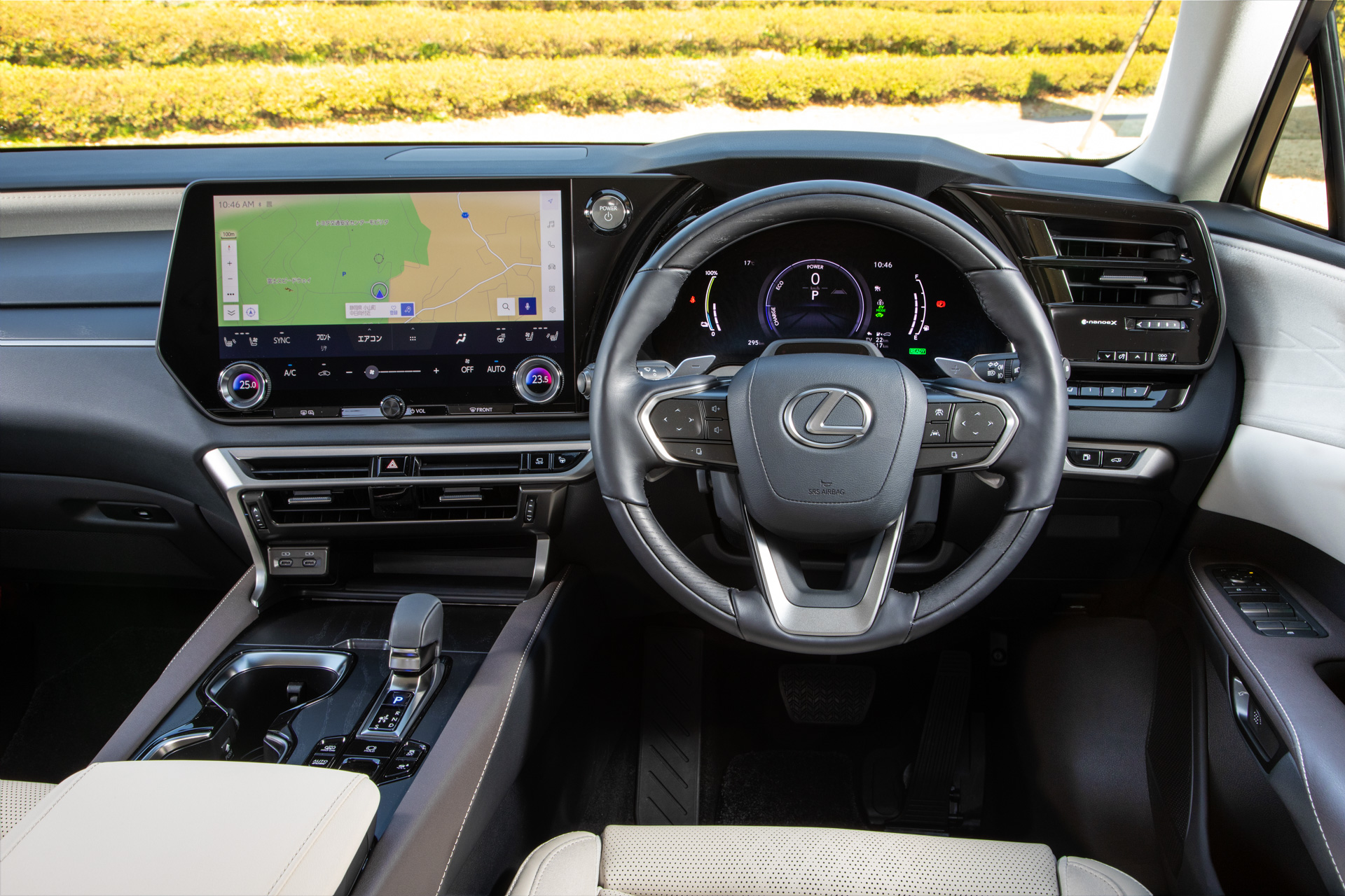 RX450h+ “version L”（インテリアカラー ： ソリスホワイト）＜オプション装着車＞