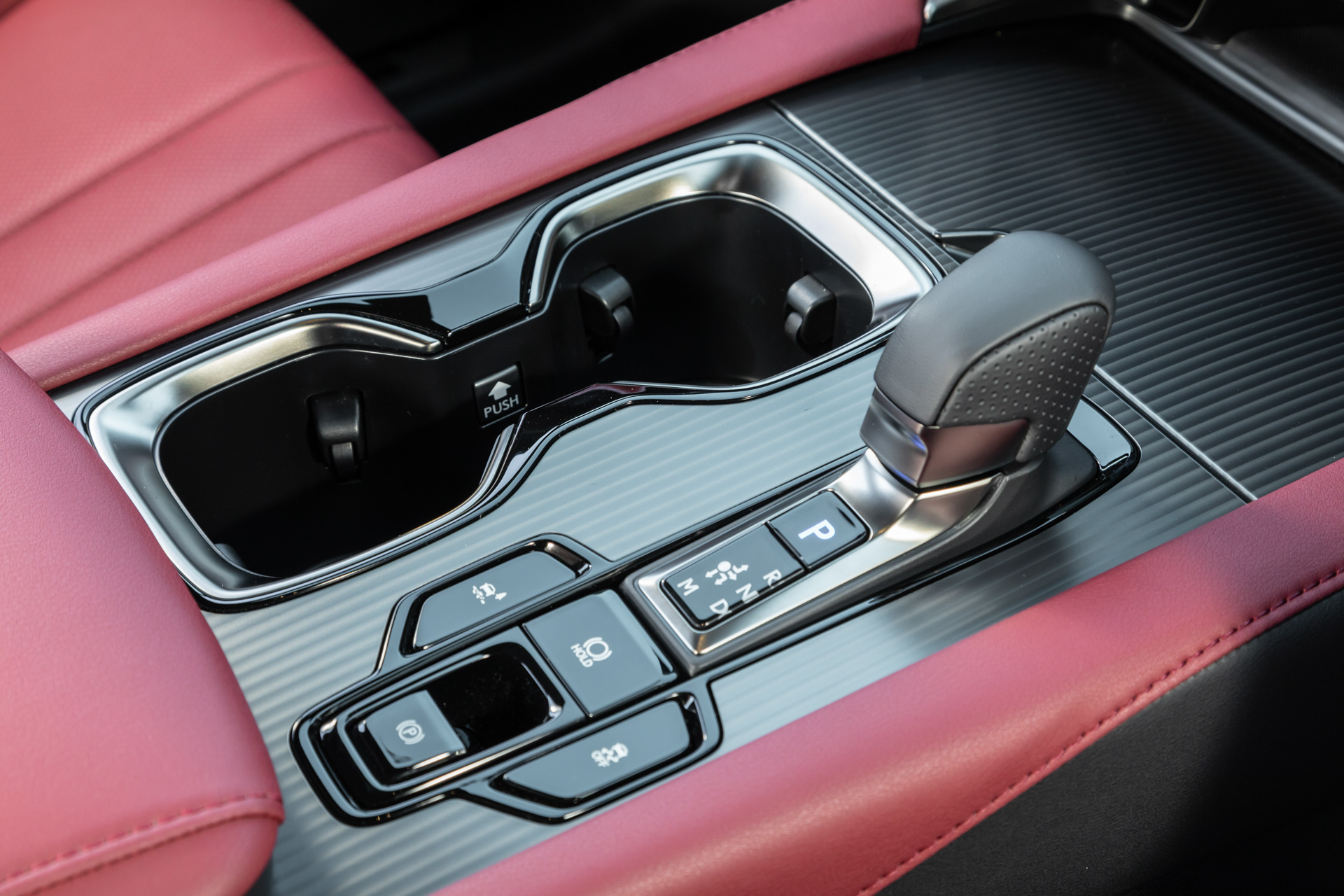 RX500h “F SPORT Performance”（インテリアカラー：ダークローズ）＜オプション装着車＞