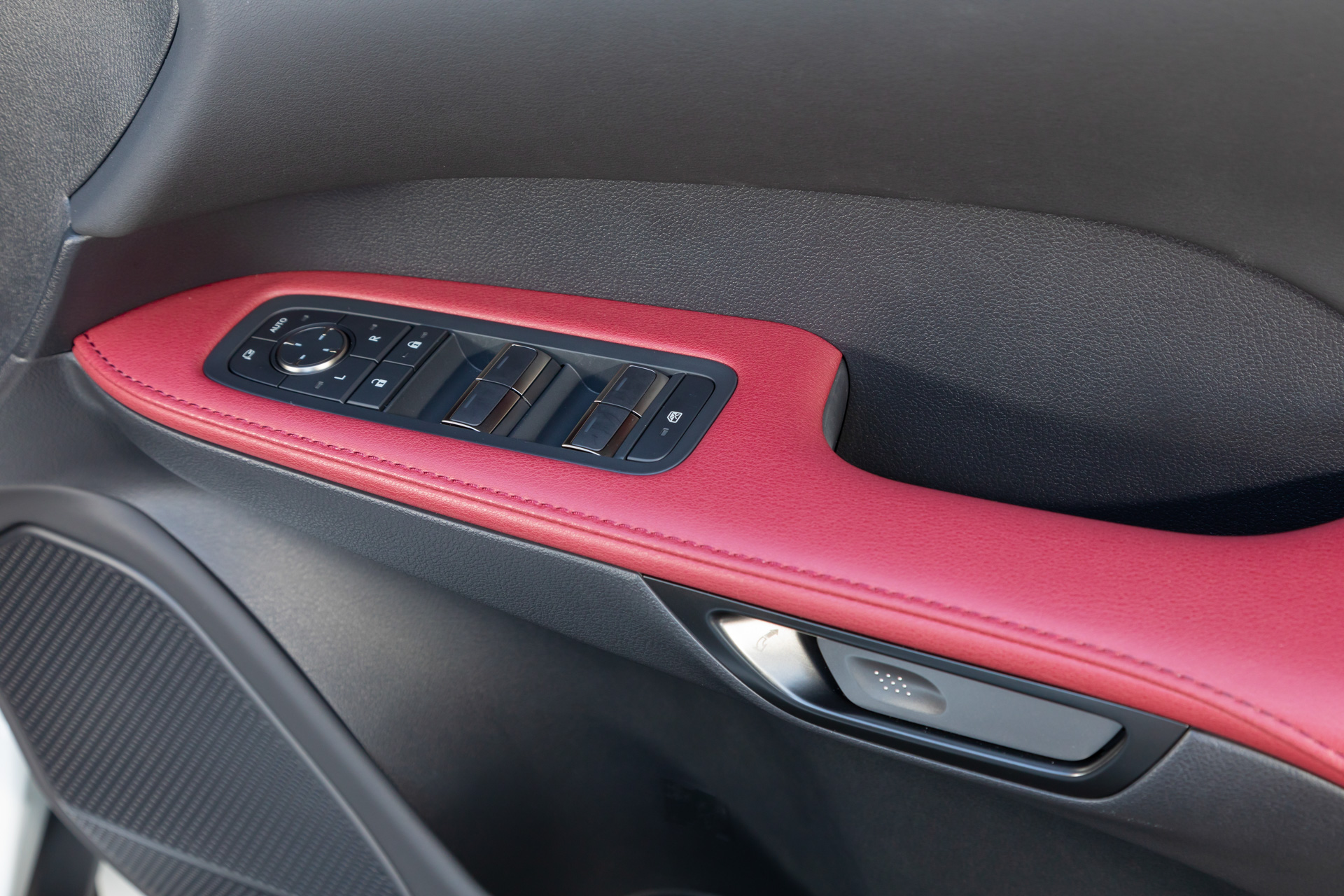 RX500h “F SPORT Performance”（インテリアカラー：ダークローズ）＜オプション装着車＞