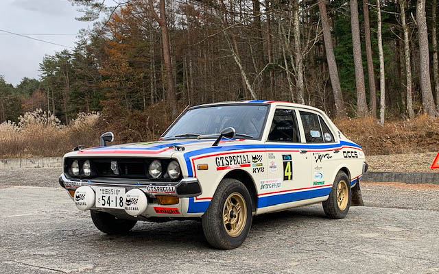 本物のカメラマン、三好君が撮ったシャルマン。スマホでも結構違うもんです。前回リタイアの原因となったイグニッションコイルが交換されていたが、バッテリーが死にそうでした