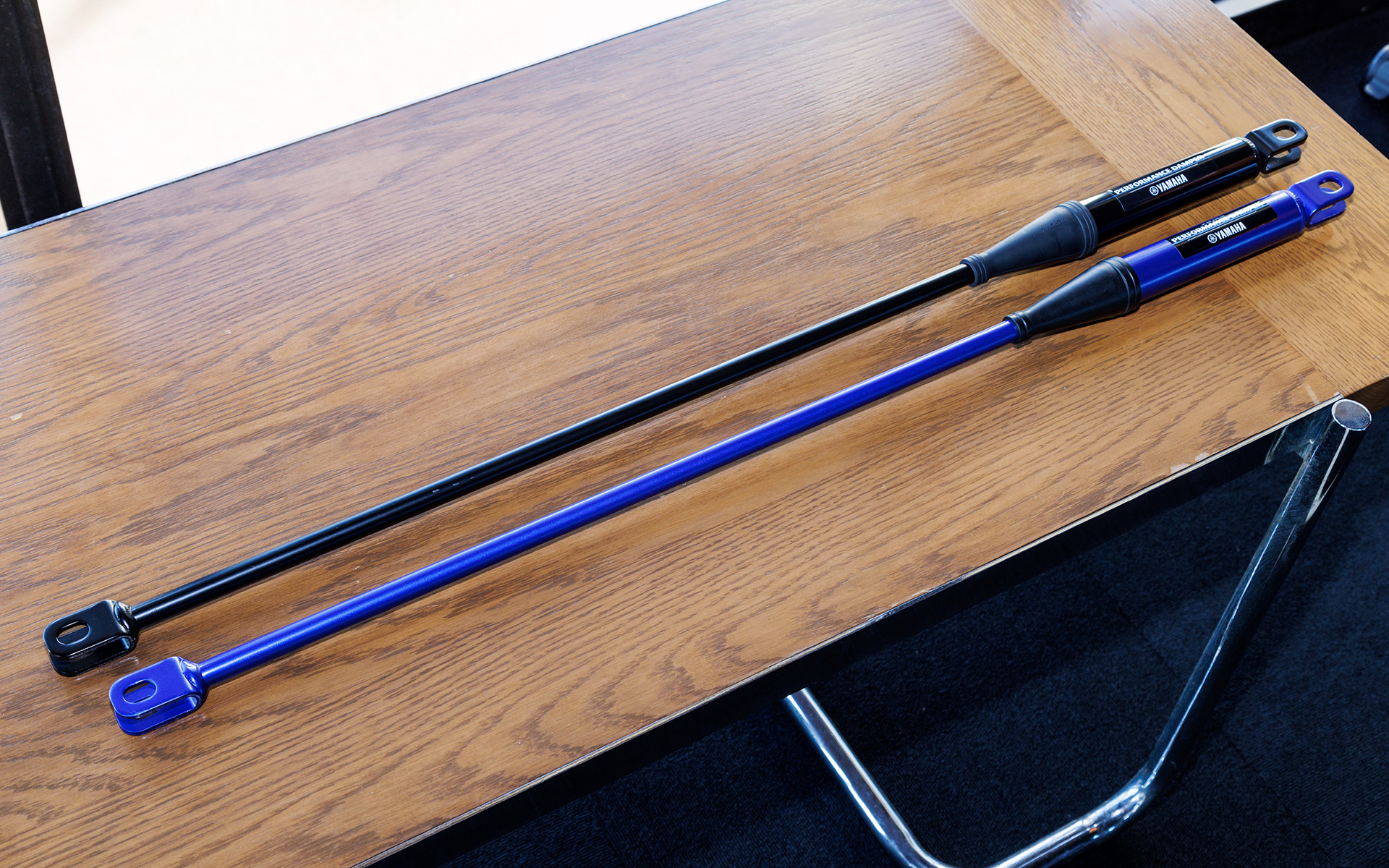 四輪車用のパフォーマンスダンパー