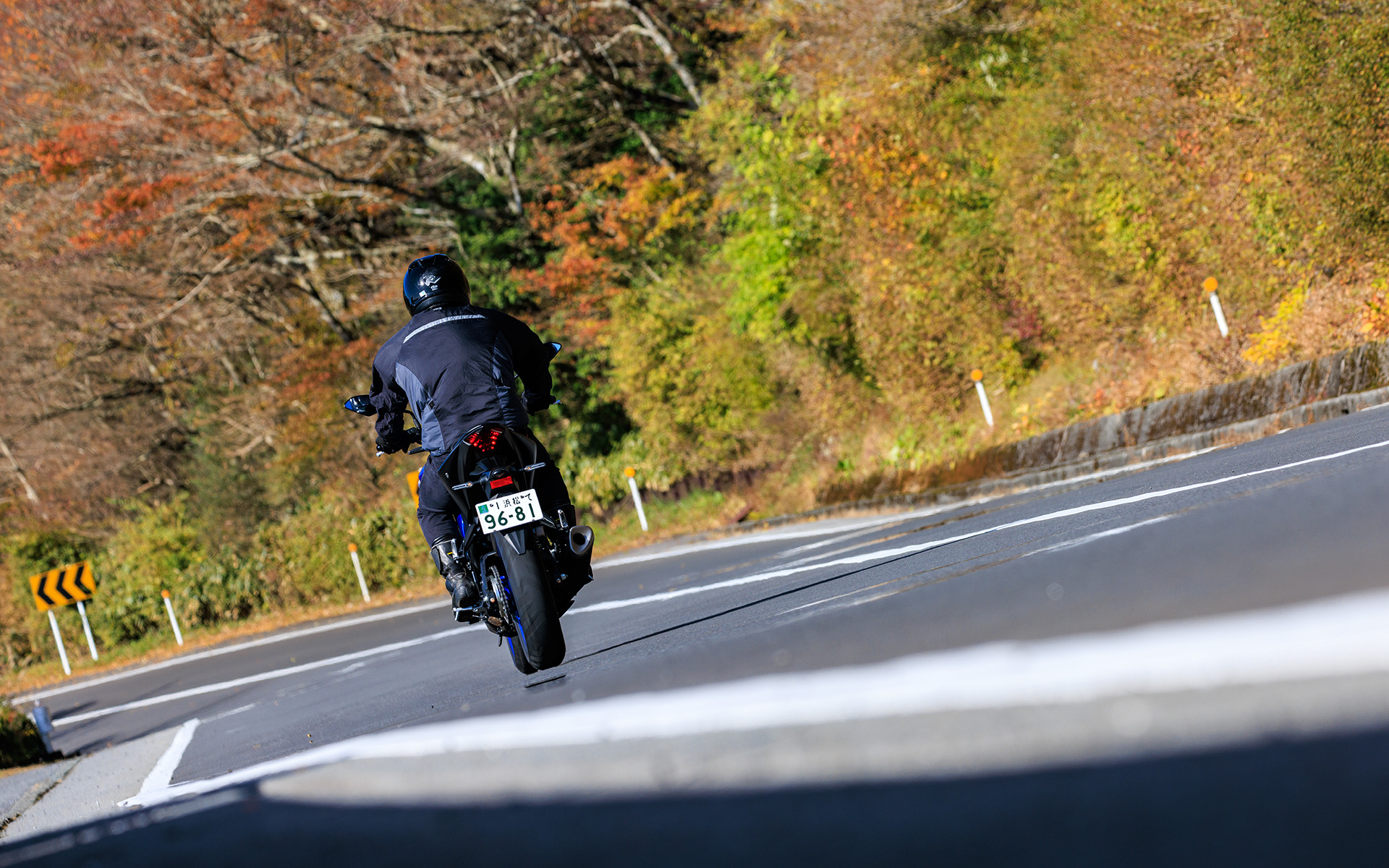 鉄フレームの乗り味が好きな人にとっては評価が異なるかも