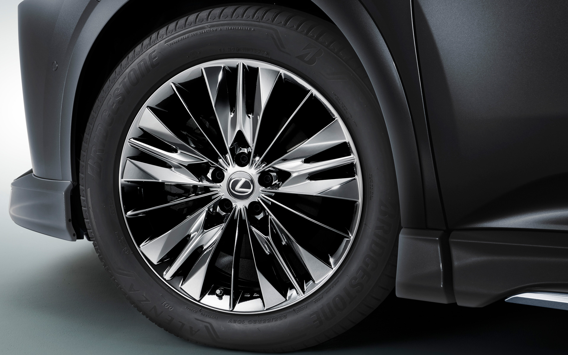 20インチ アルミホイール＆タイヤセット（59万4000円）