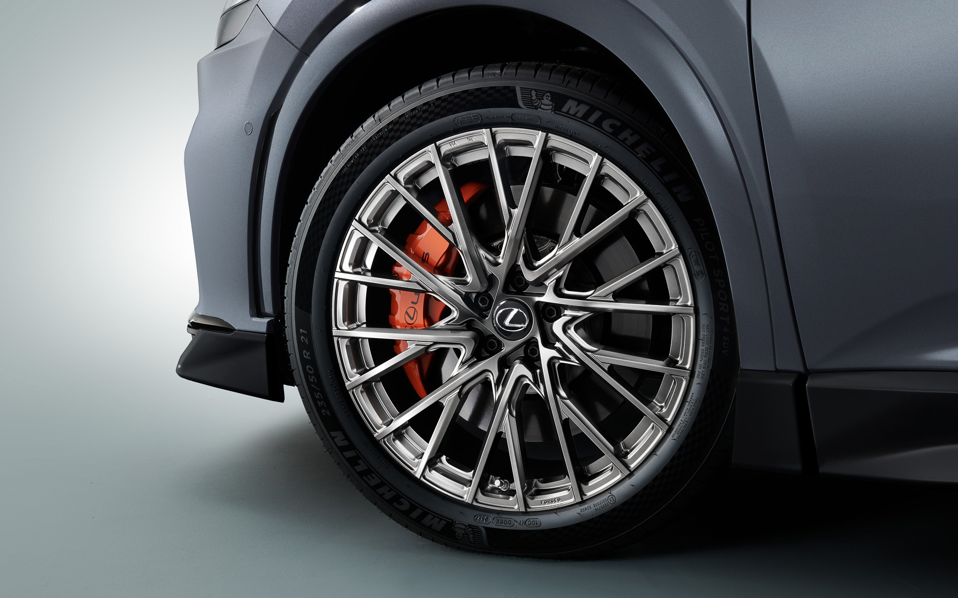 21インチ鍛造アルミホイール＆タイヤセット「オークグレーメタリックII」＆MICHELIN PILOT SPORT 4 SUV（101万2000円/1台分）