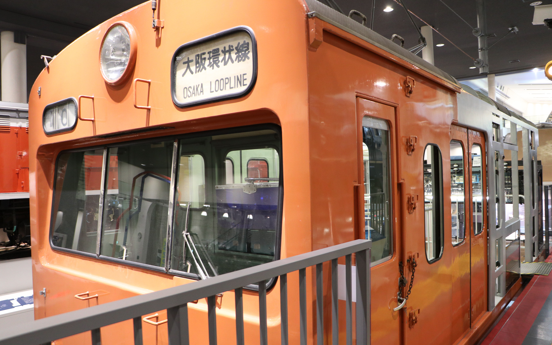 大阪環状線のカットモデルは、ドアの開閉やパンタグラフの昇降などが体験可能