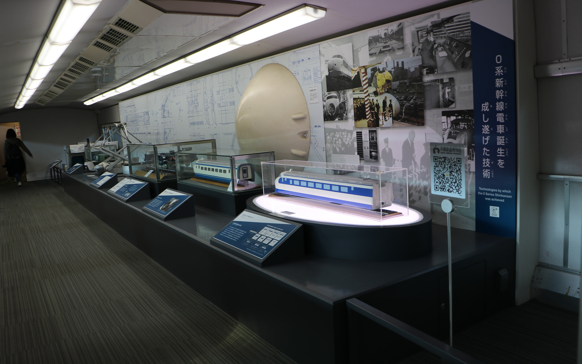 0系新幹線の車内には資料が展示されている